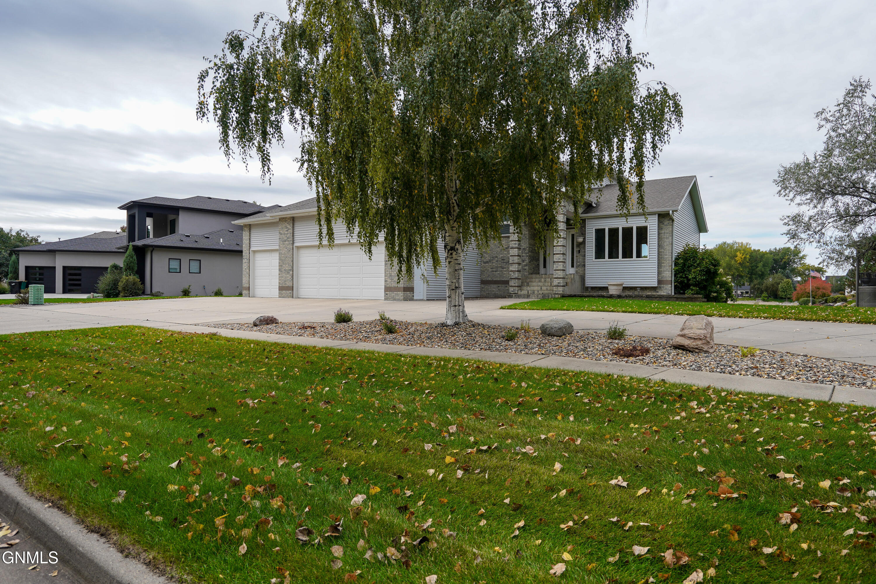 main property photo 90