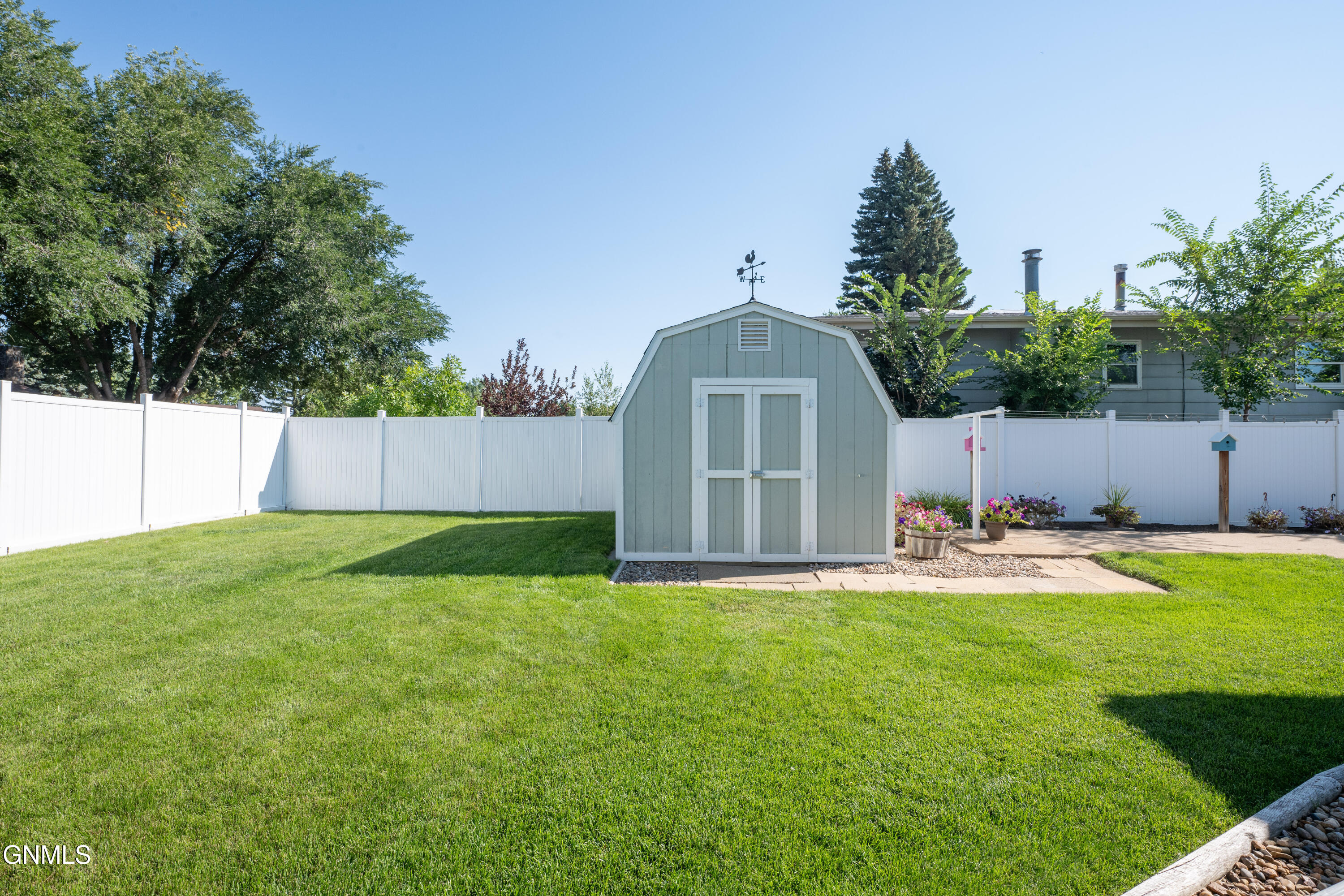 main property photo 45