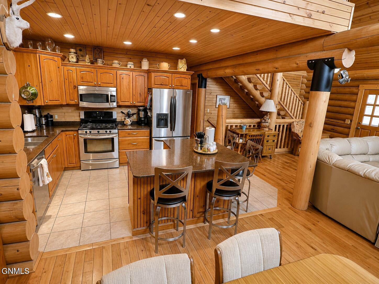 main property photo 16