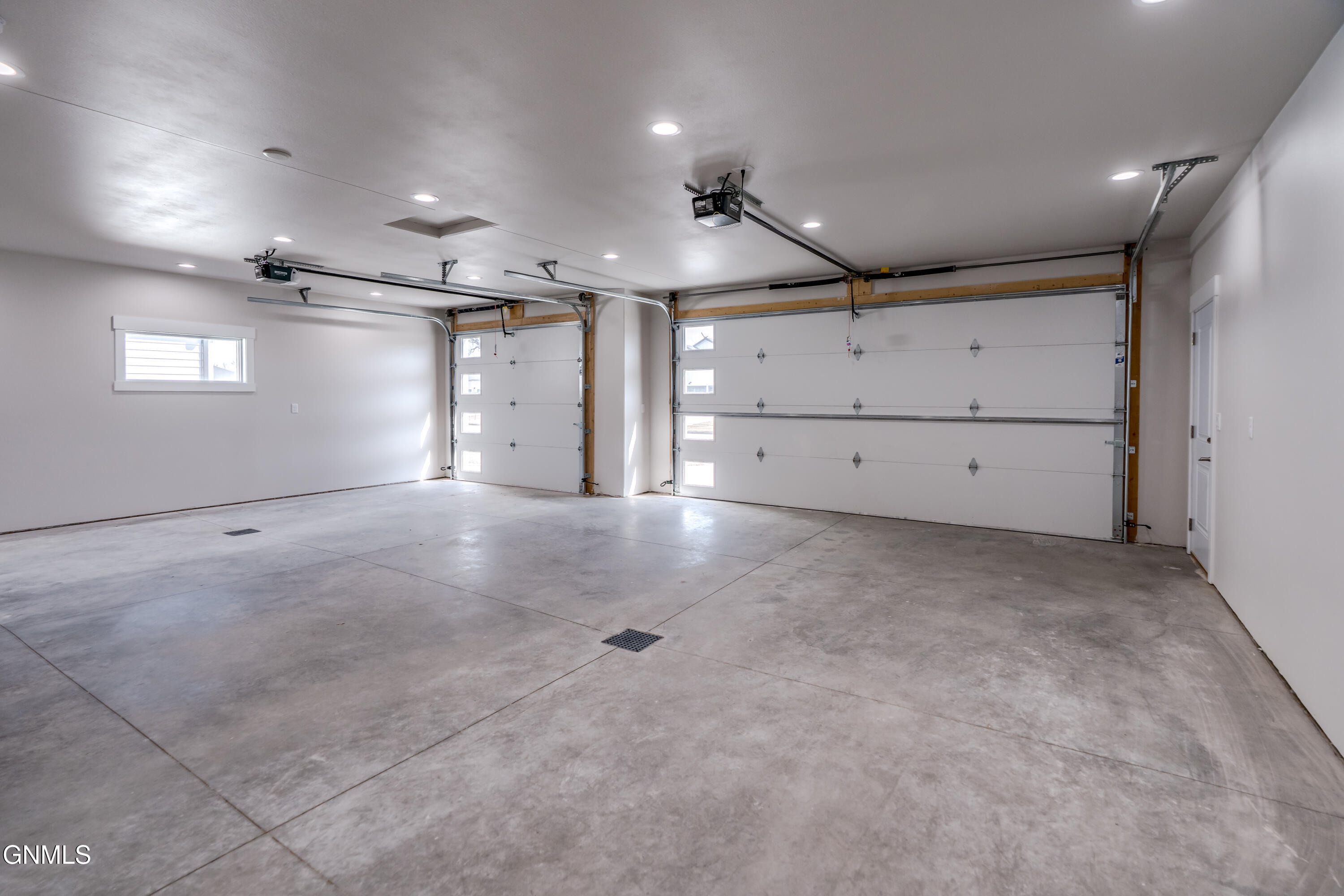 main property photo 66
