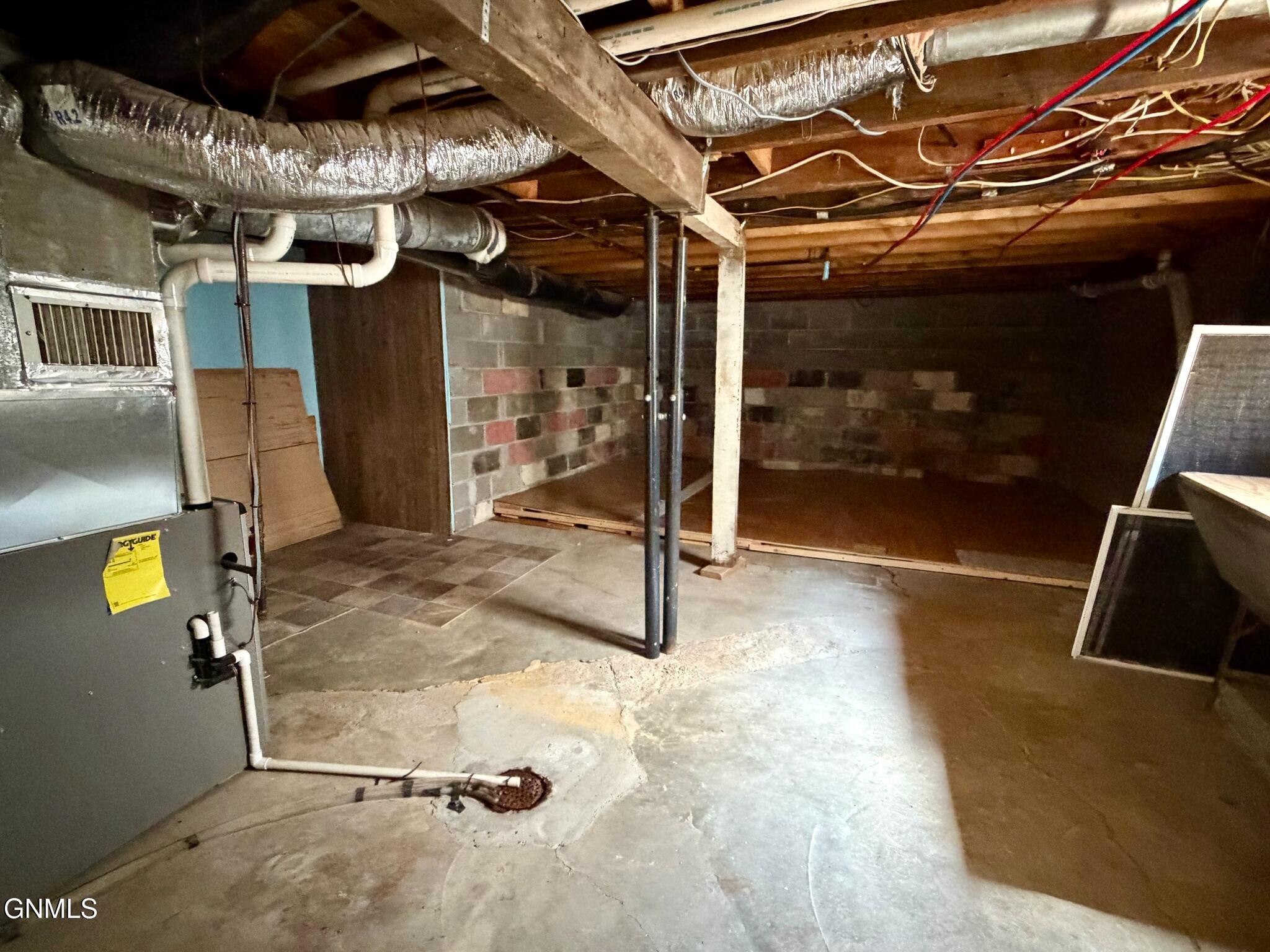 main property photo 25
