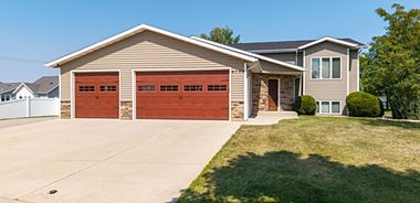 image of property with 4 Bed | 3 Bath | 2,351 Sqft