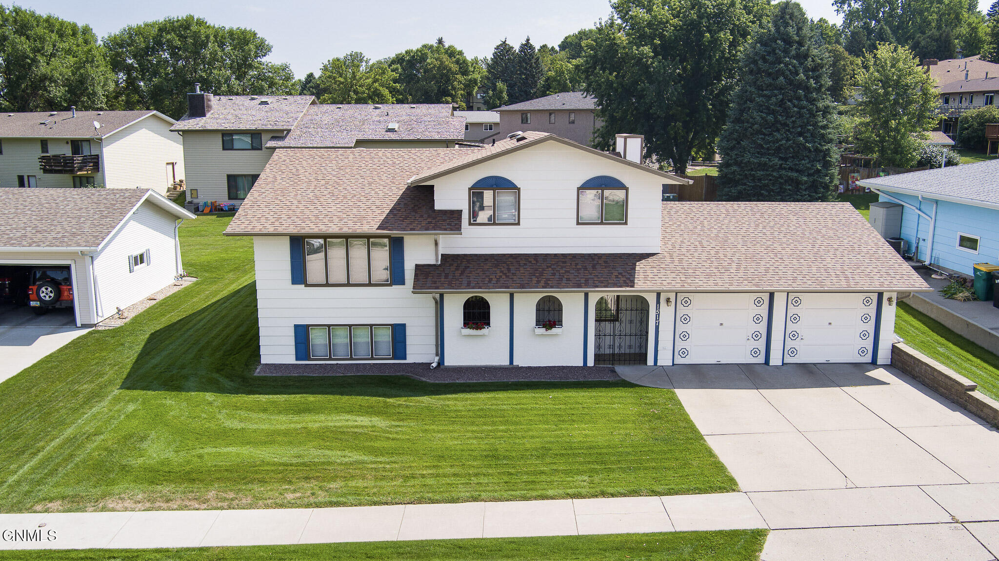 main property photo 45