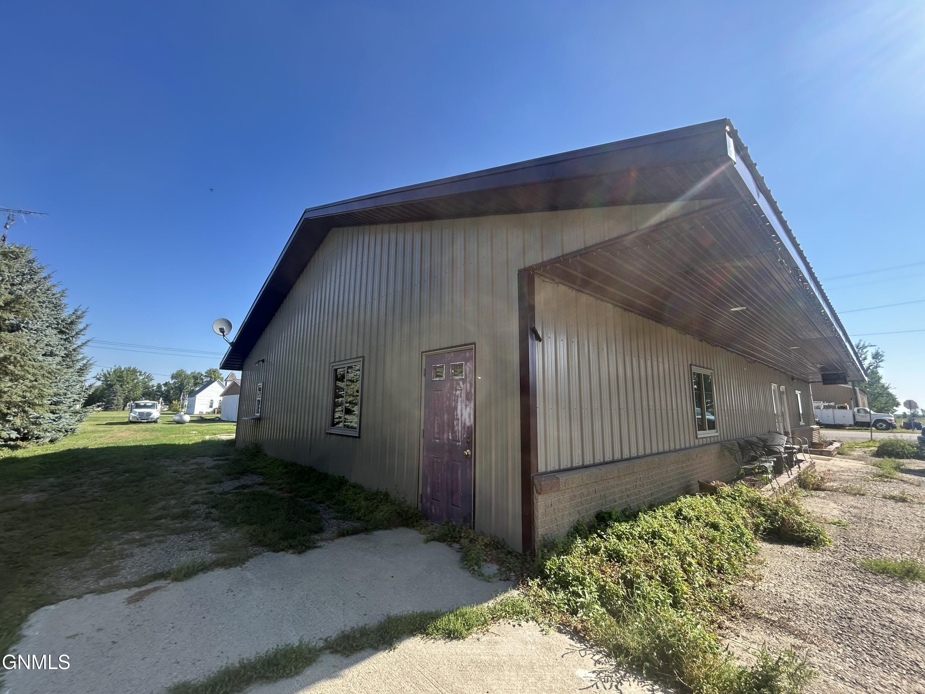 main property photo 3