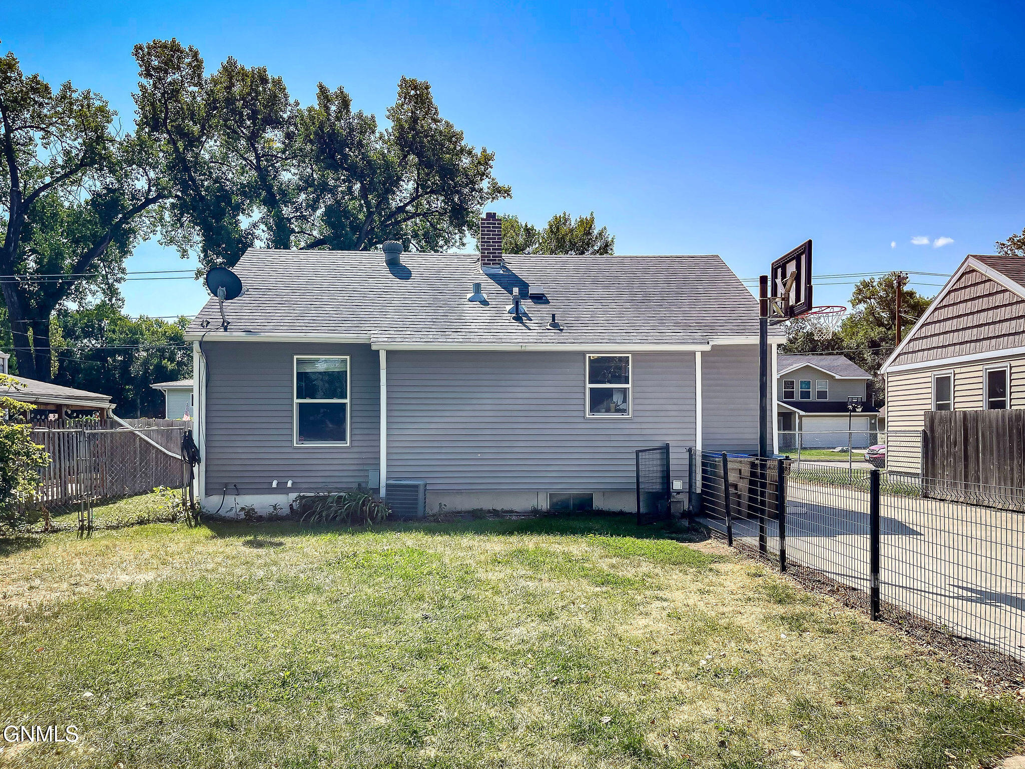 main property photo 29