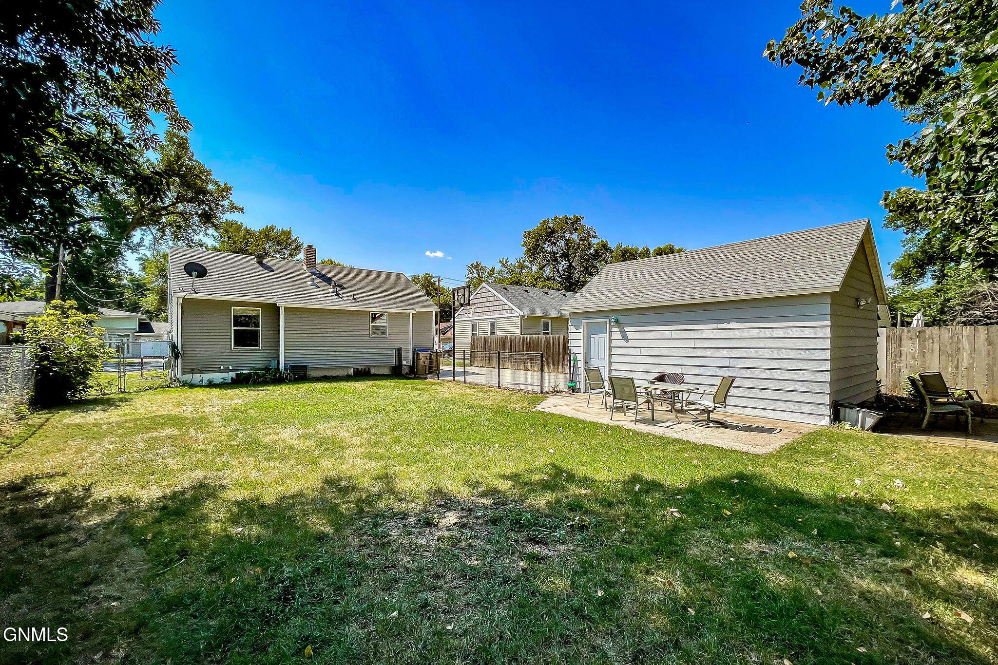 main property photo 34