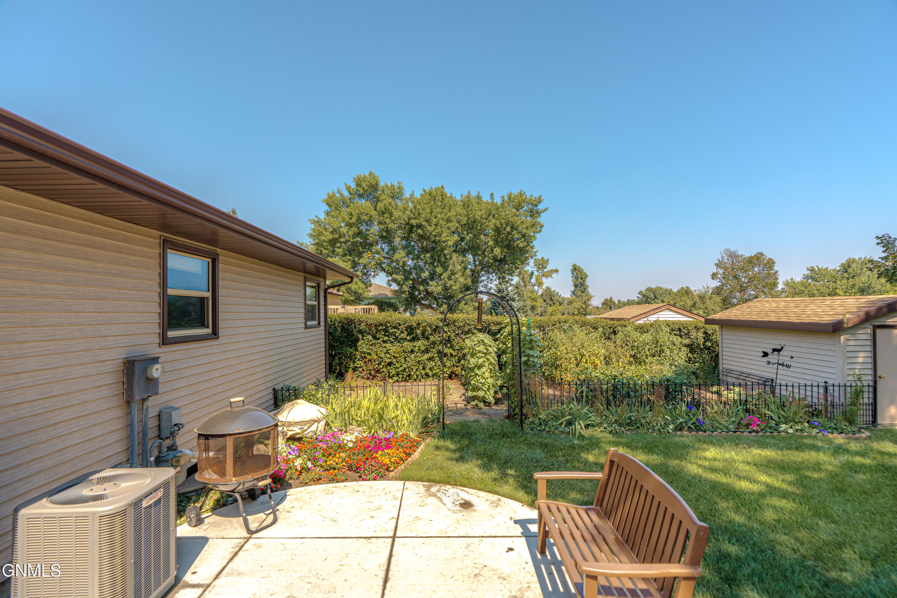 main property photo 39