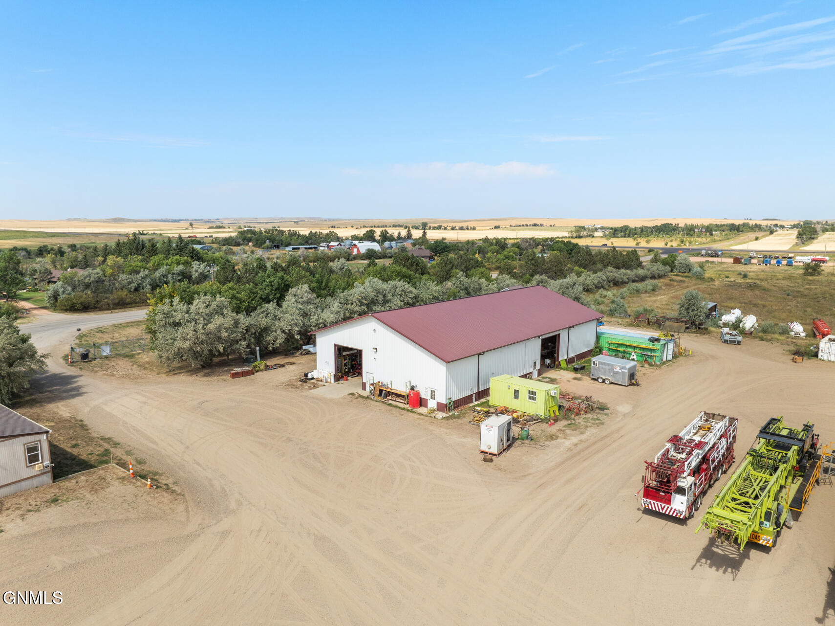 main property photo 37