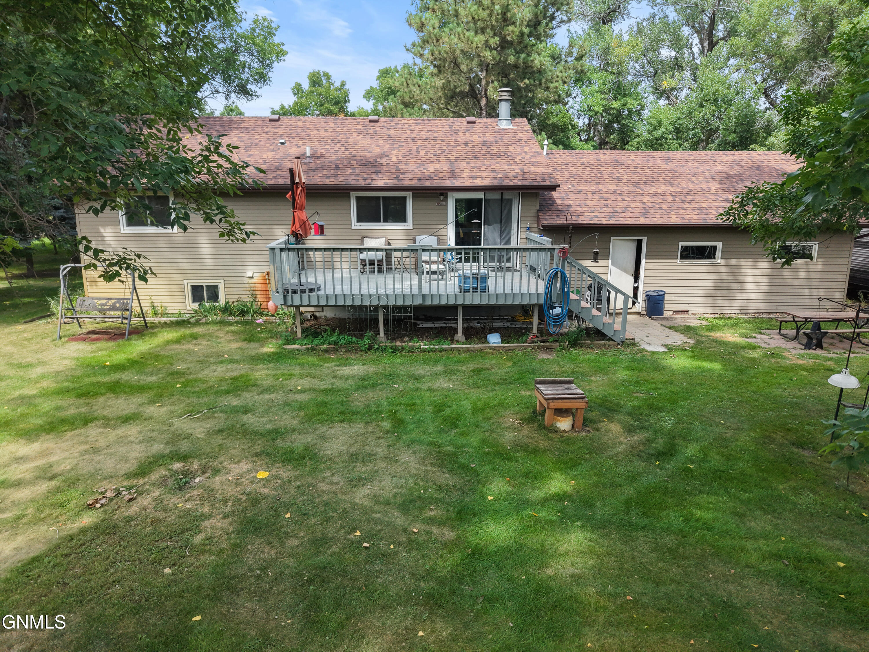 main property photo 40