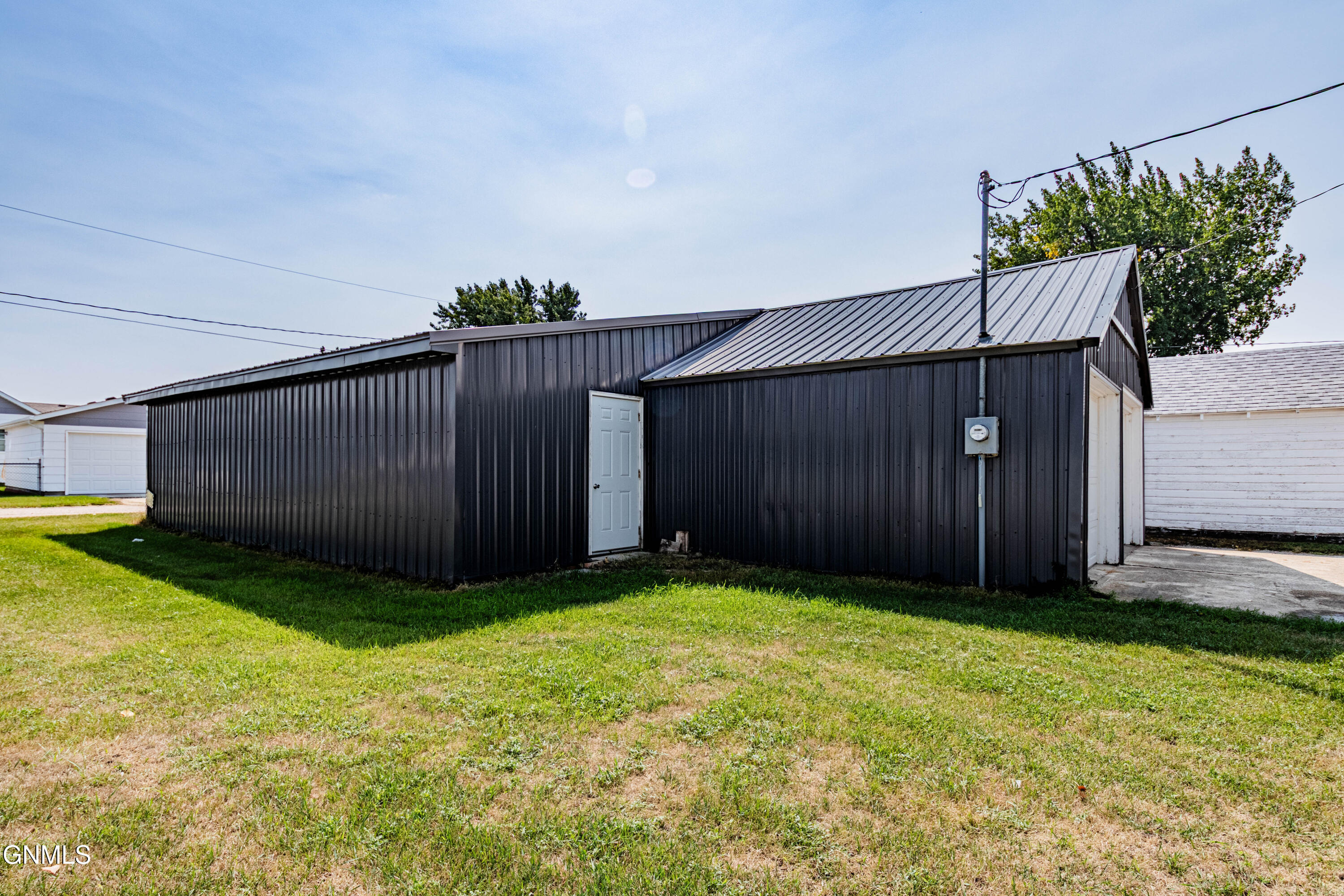 main property photo 37