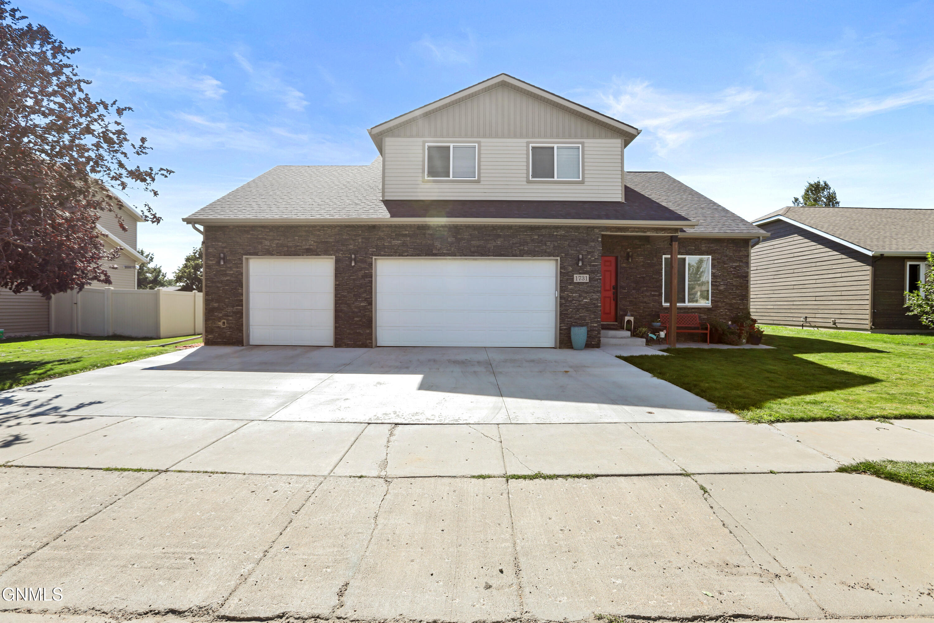 main property photo 3