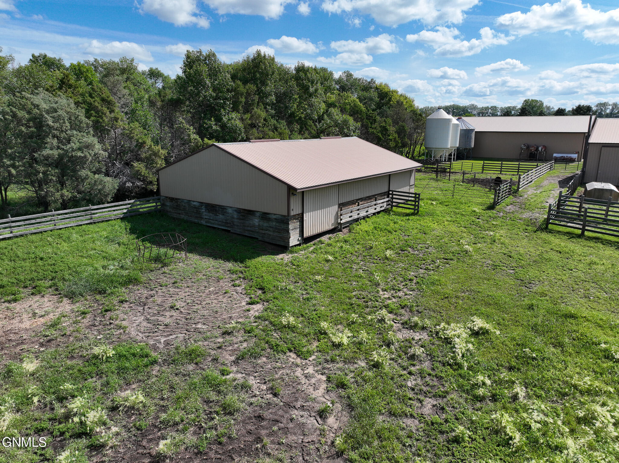 main property photo 18