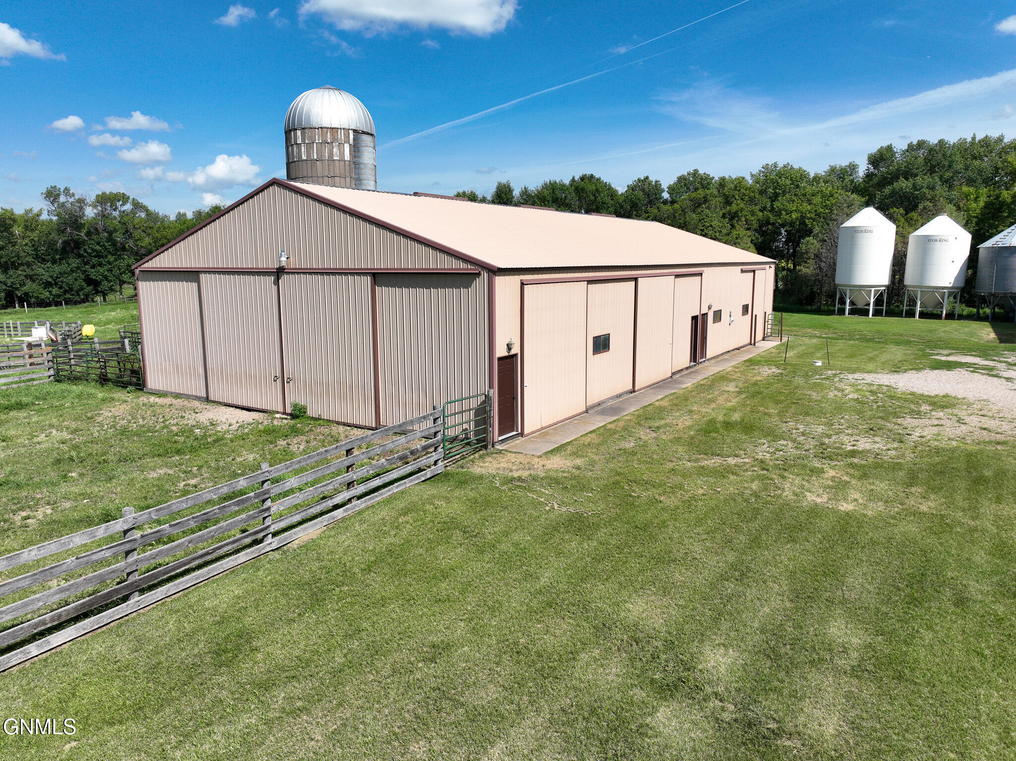 main property photo 20