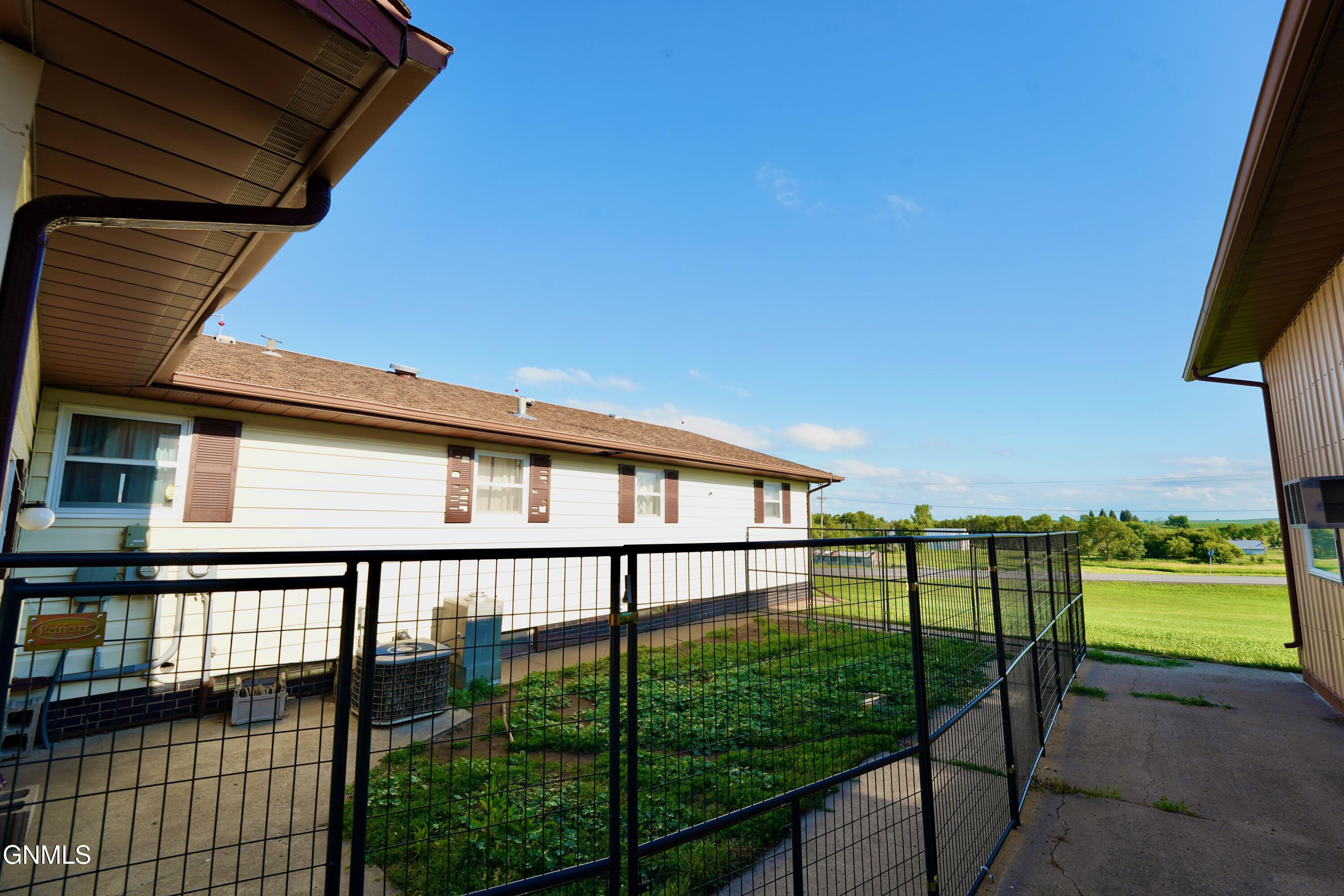 main property photo 27