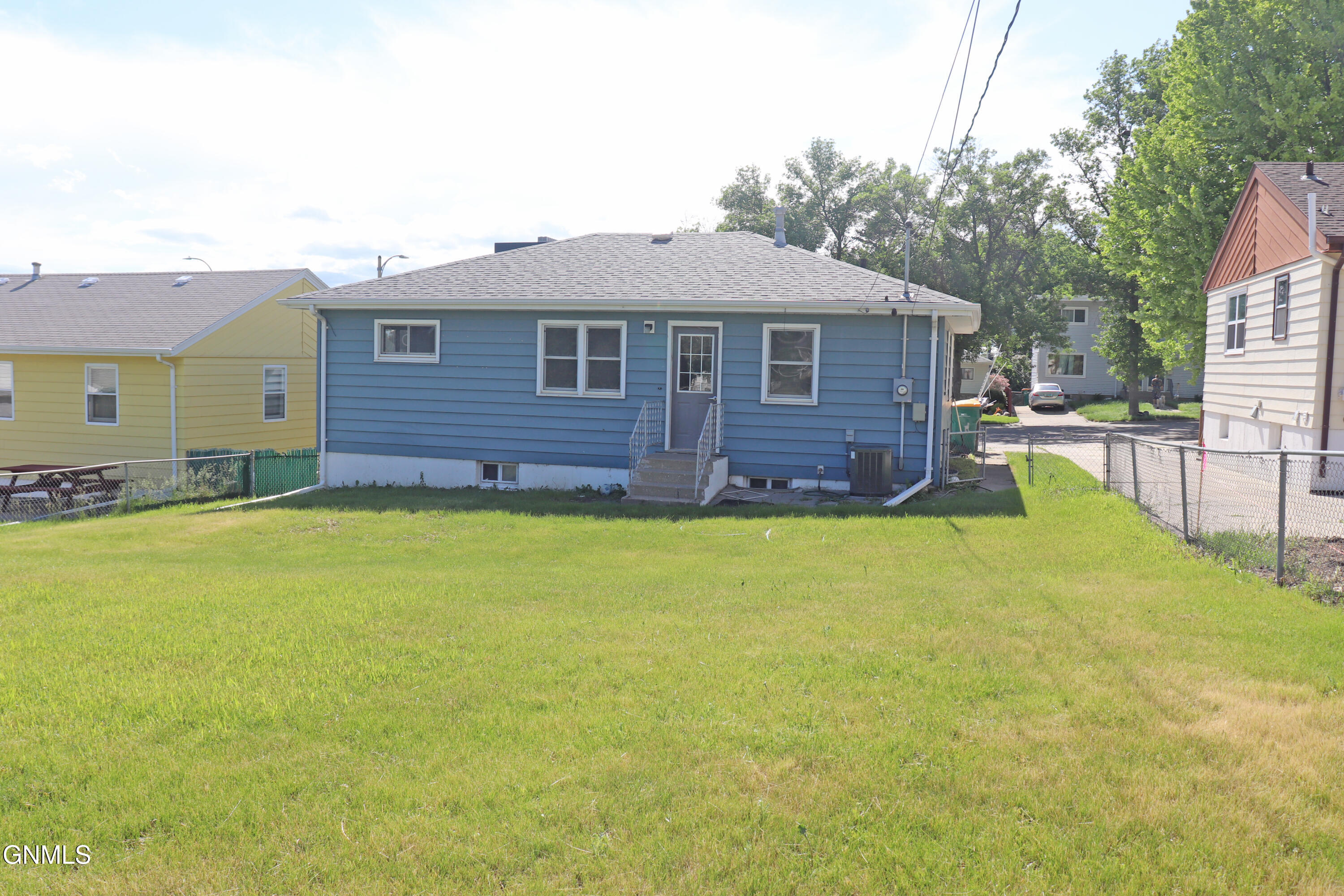 main property photo 40
