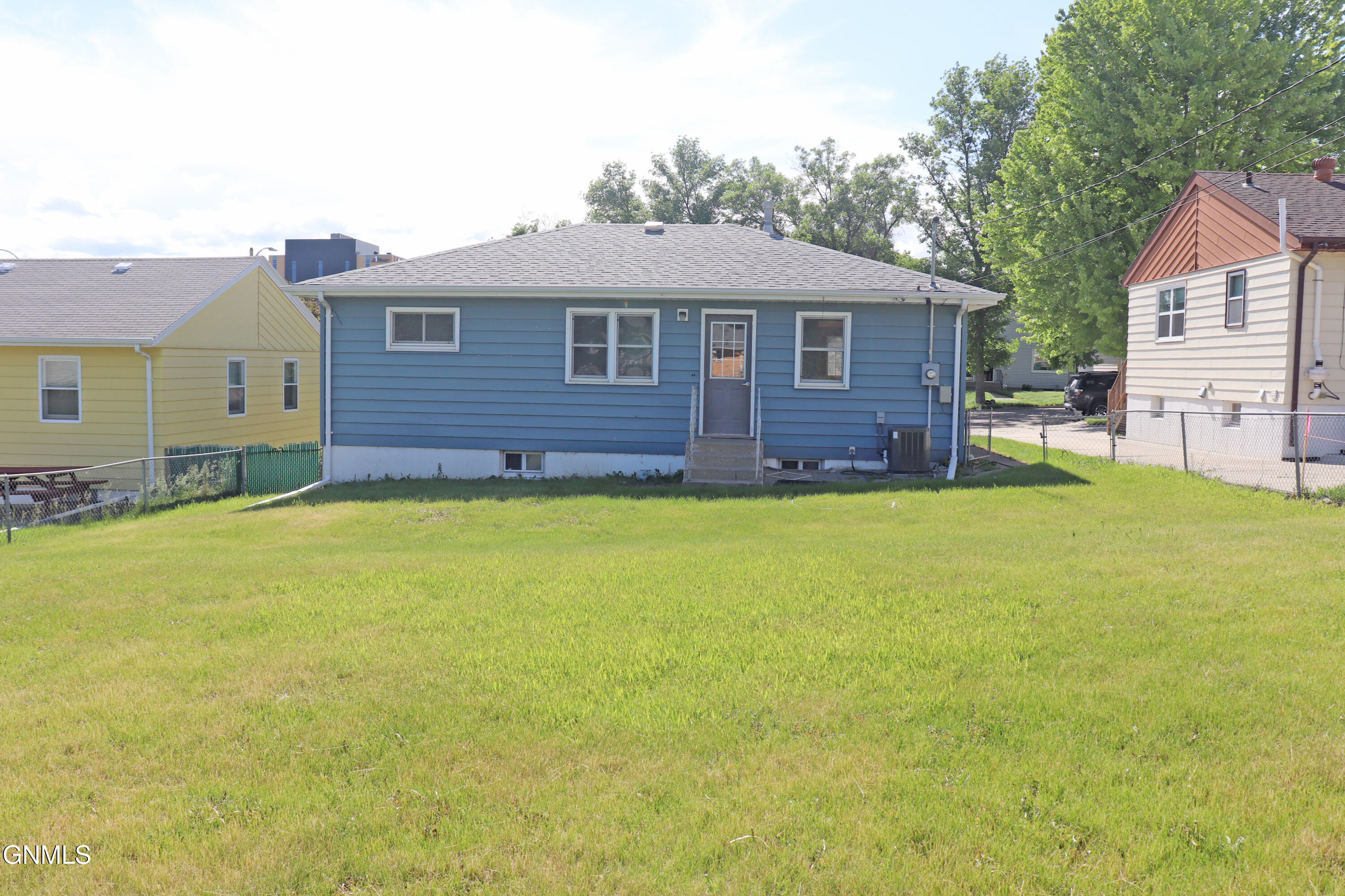 main property photo 41