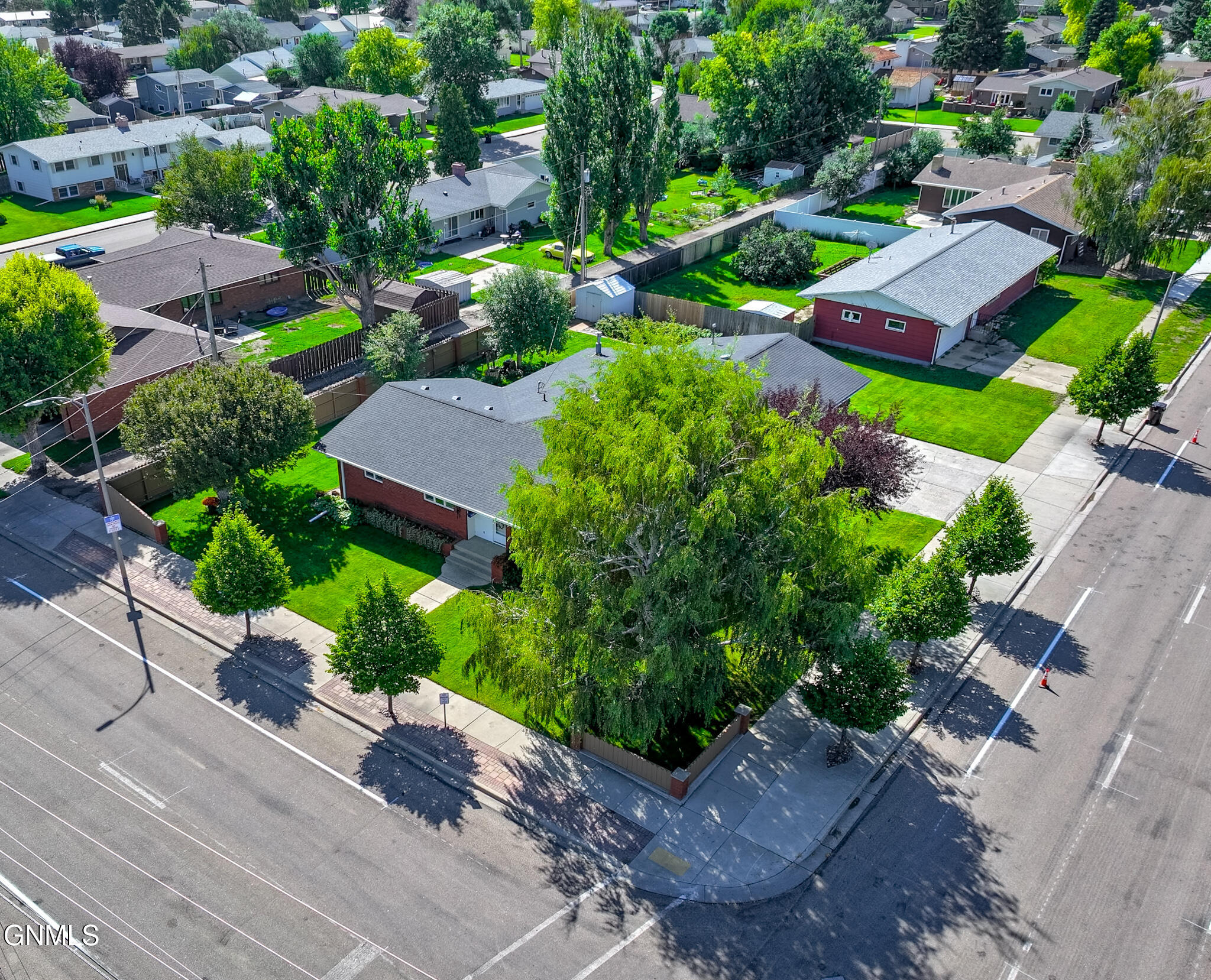 main property photo 11