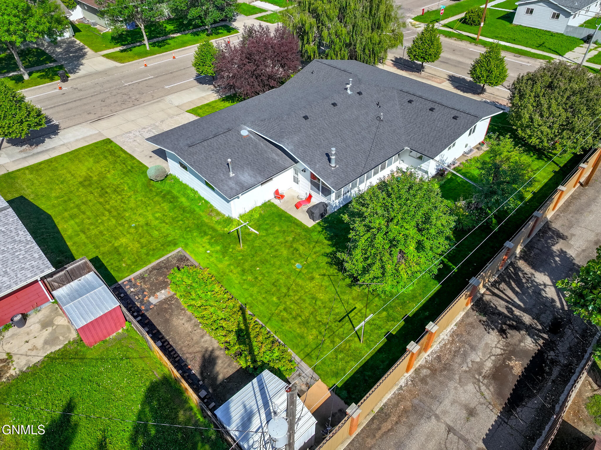 main property photo 12