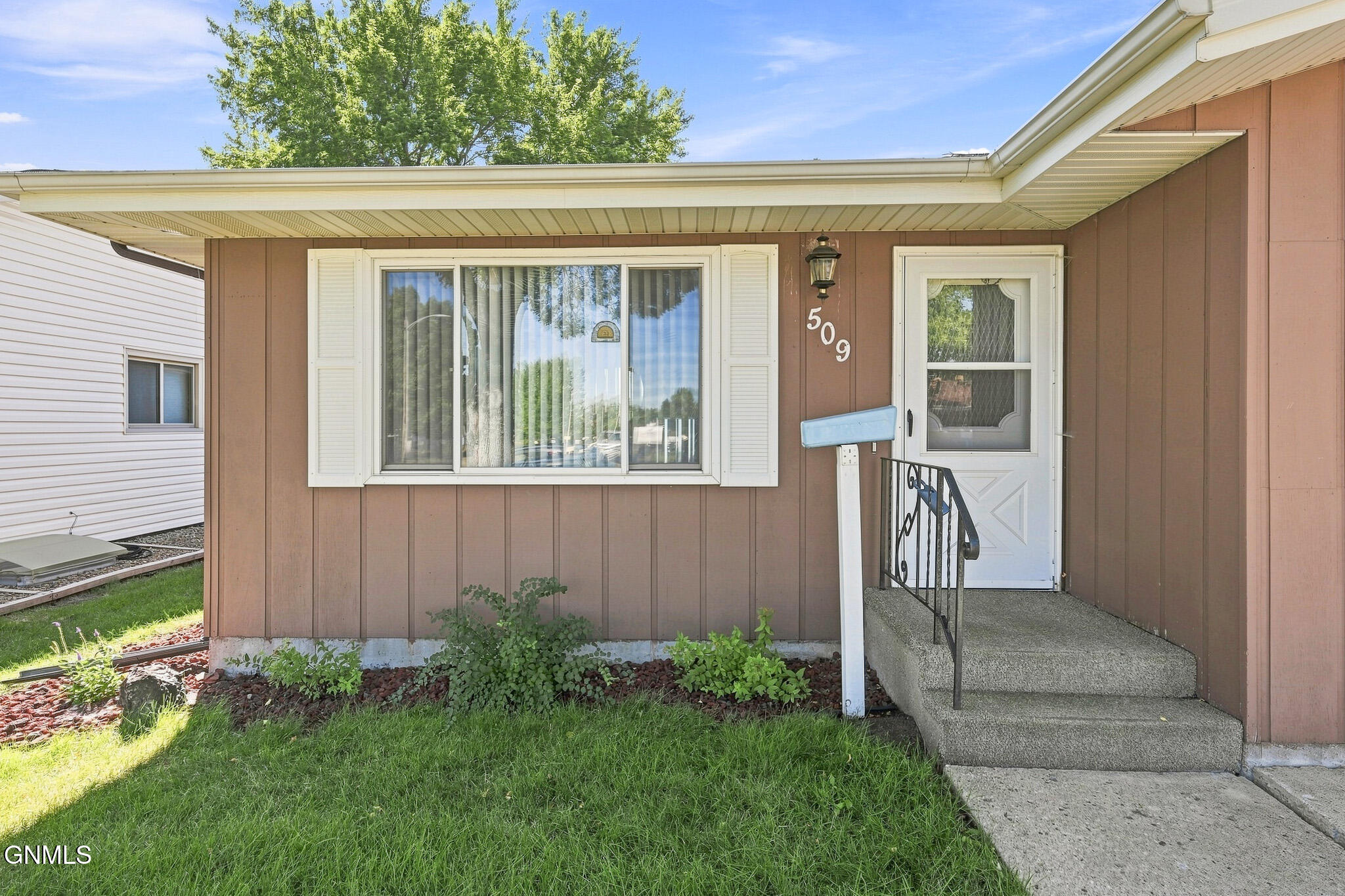 main property photo 25