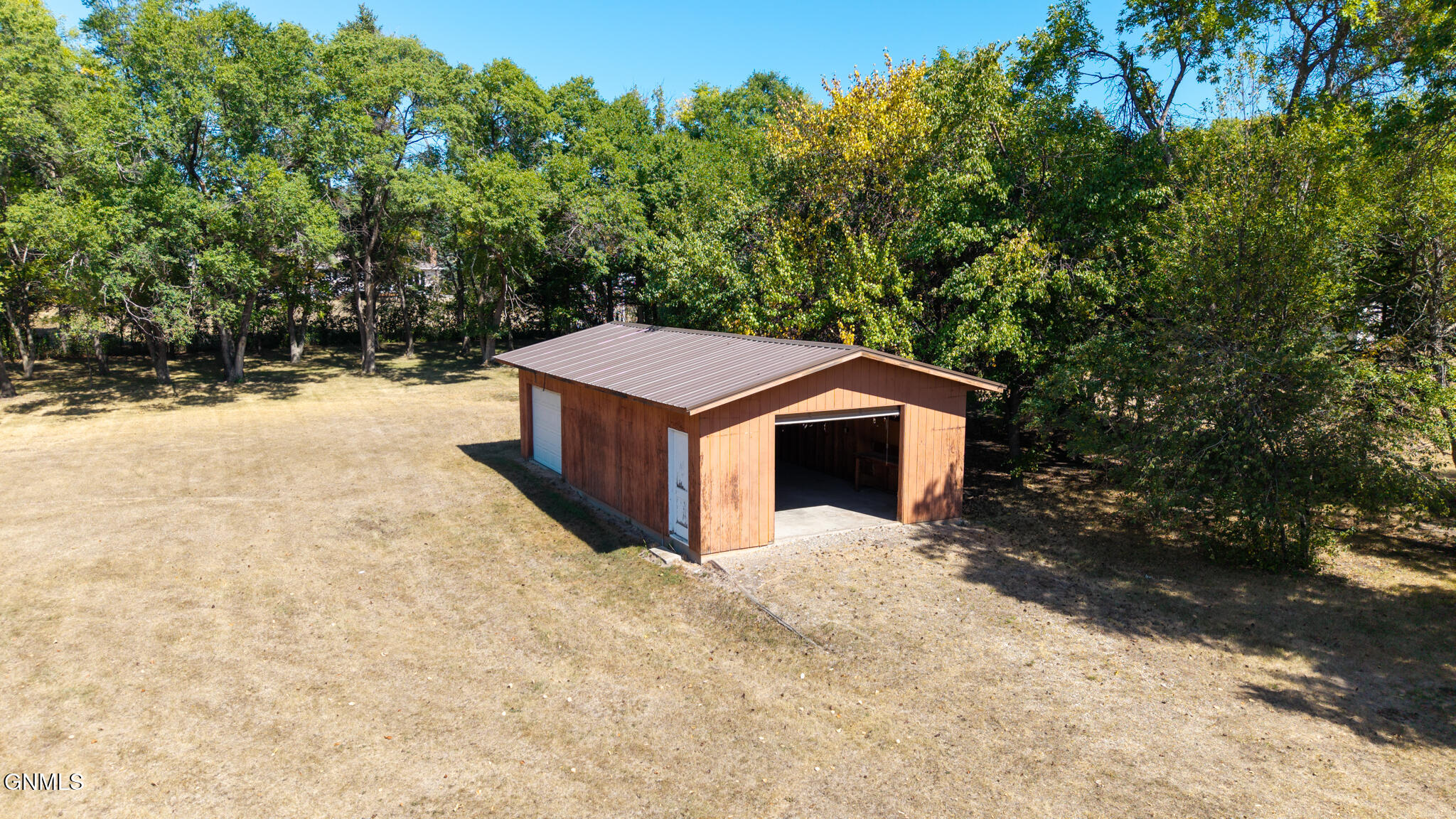 main property photo 30