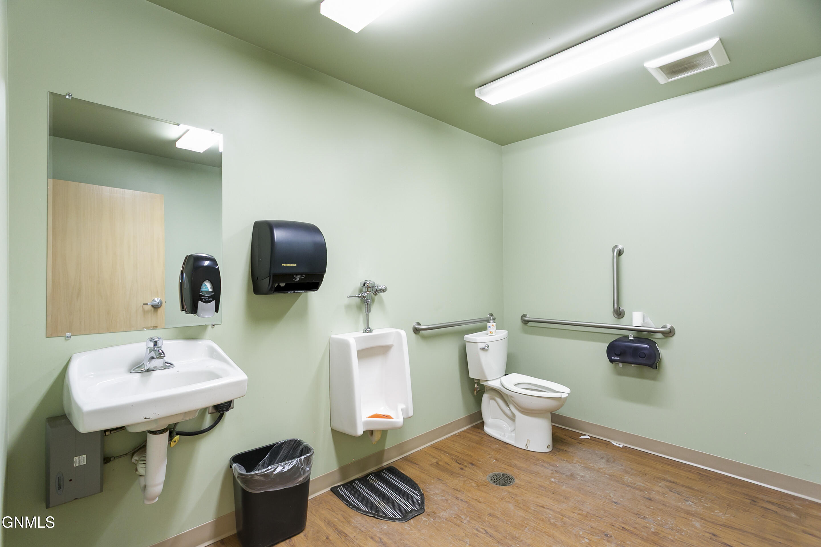 main property photo 16