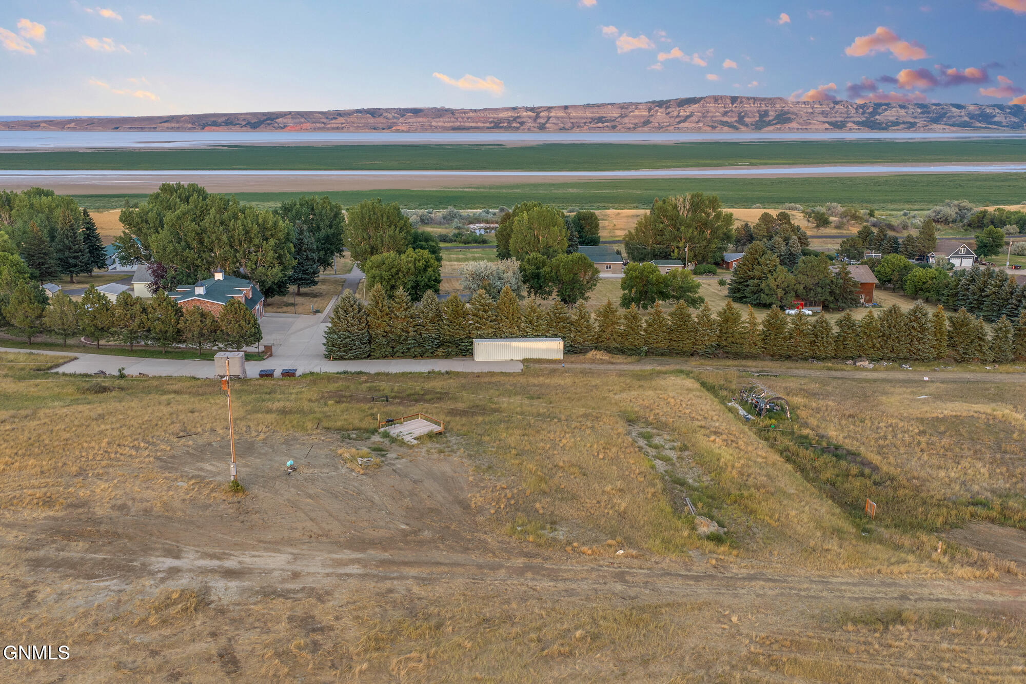 main property photo 14