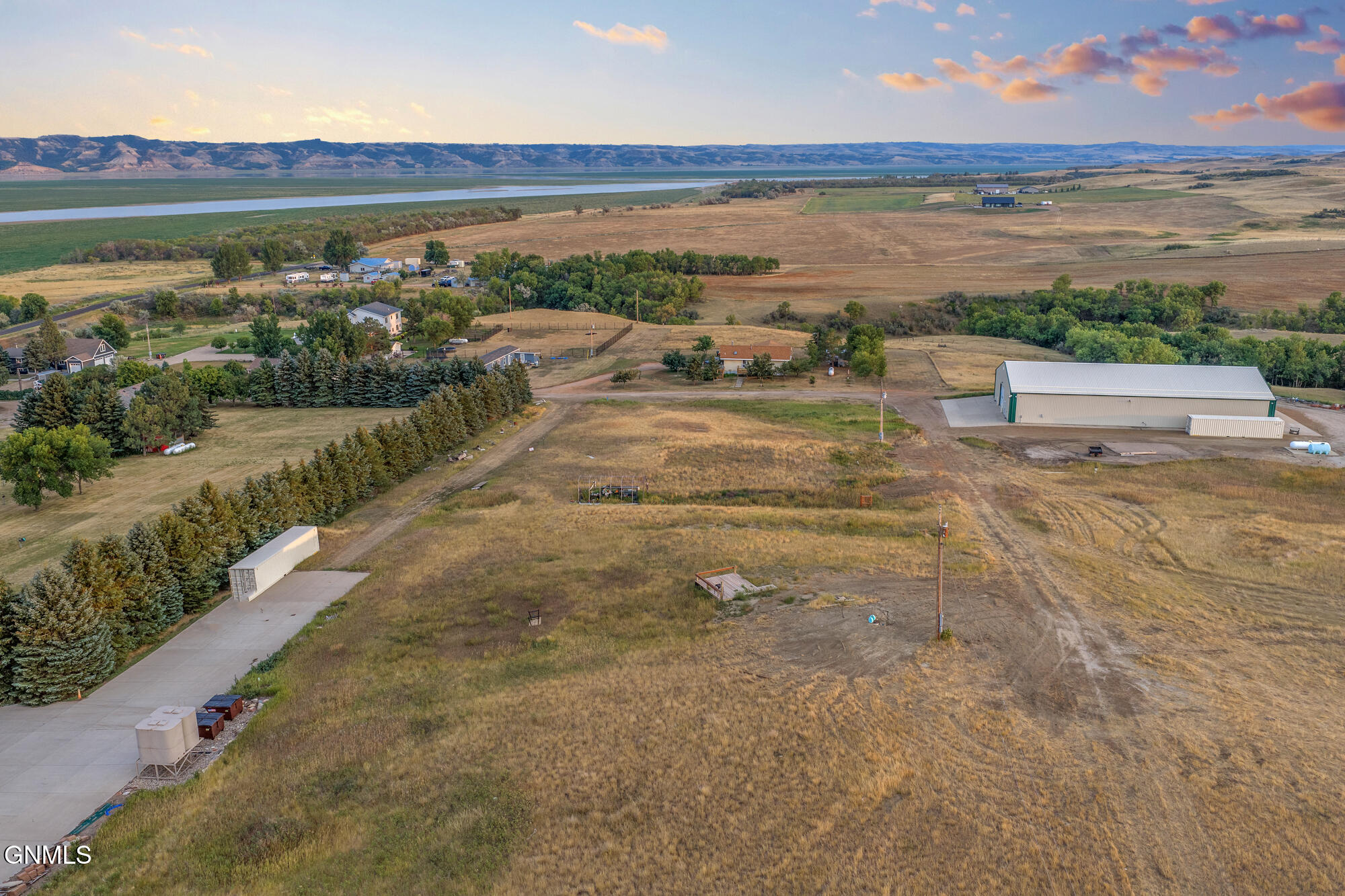 main property photo 16