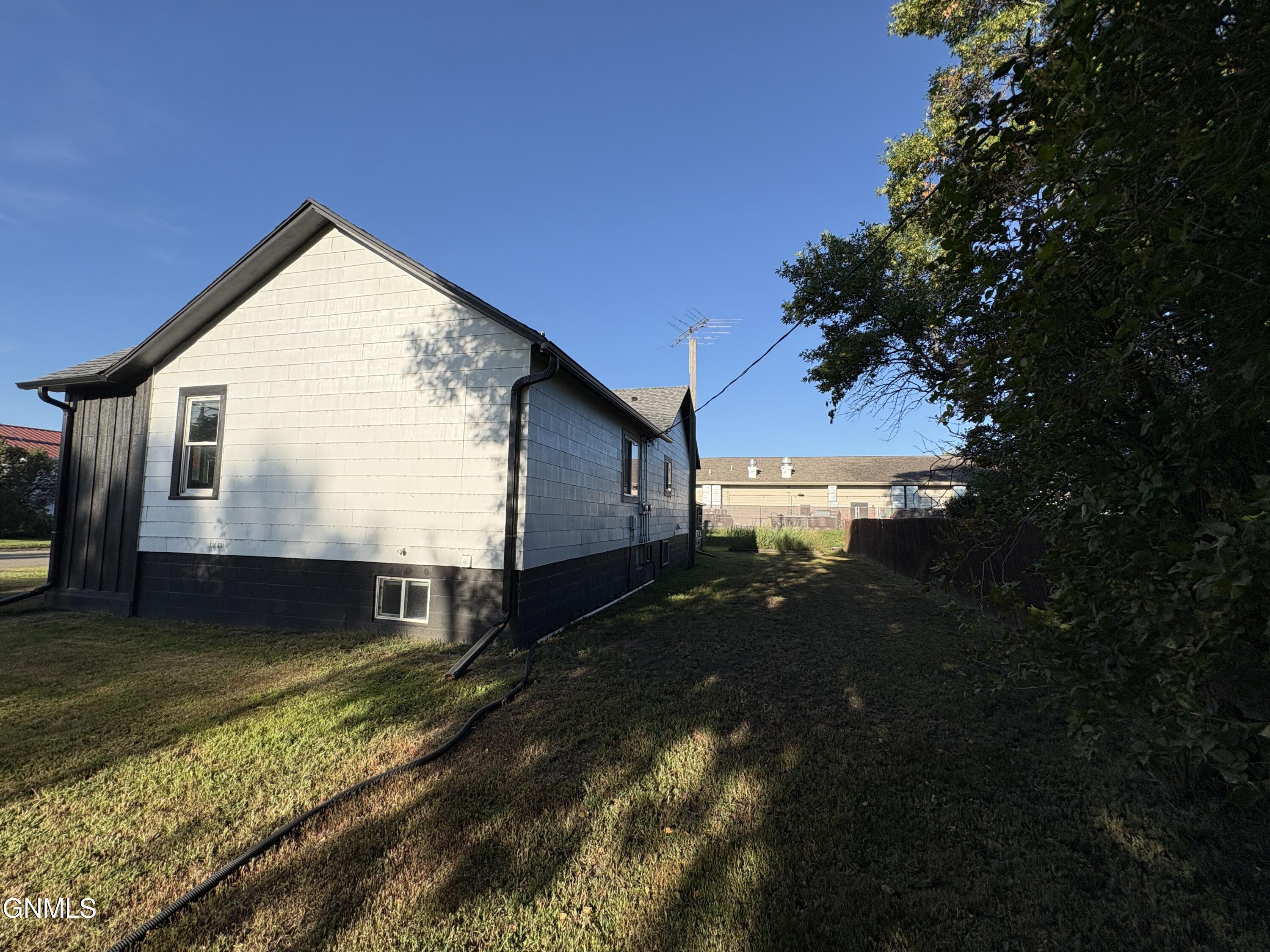 main property photo 5
