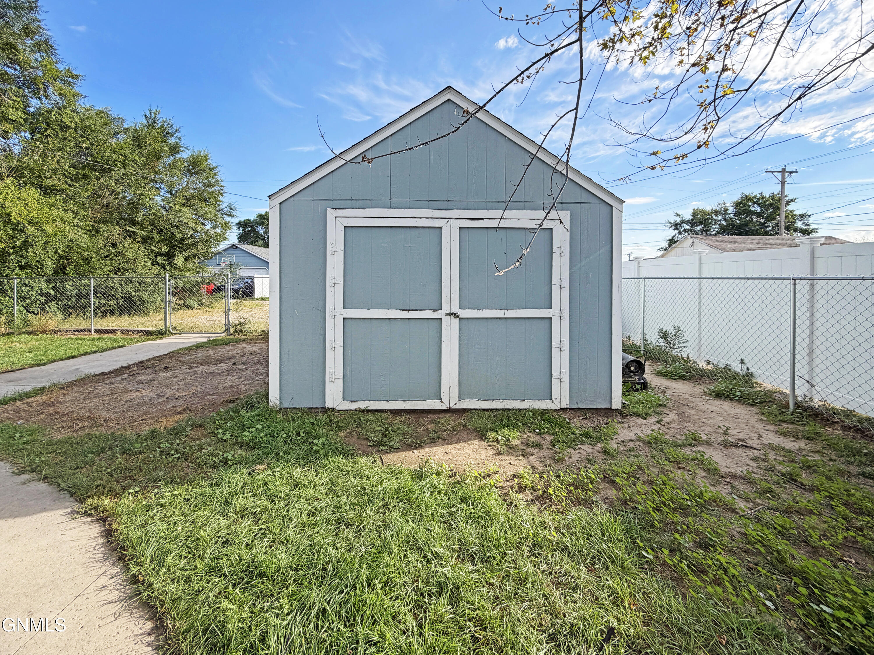 main property photo 17