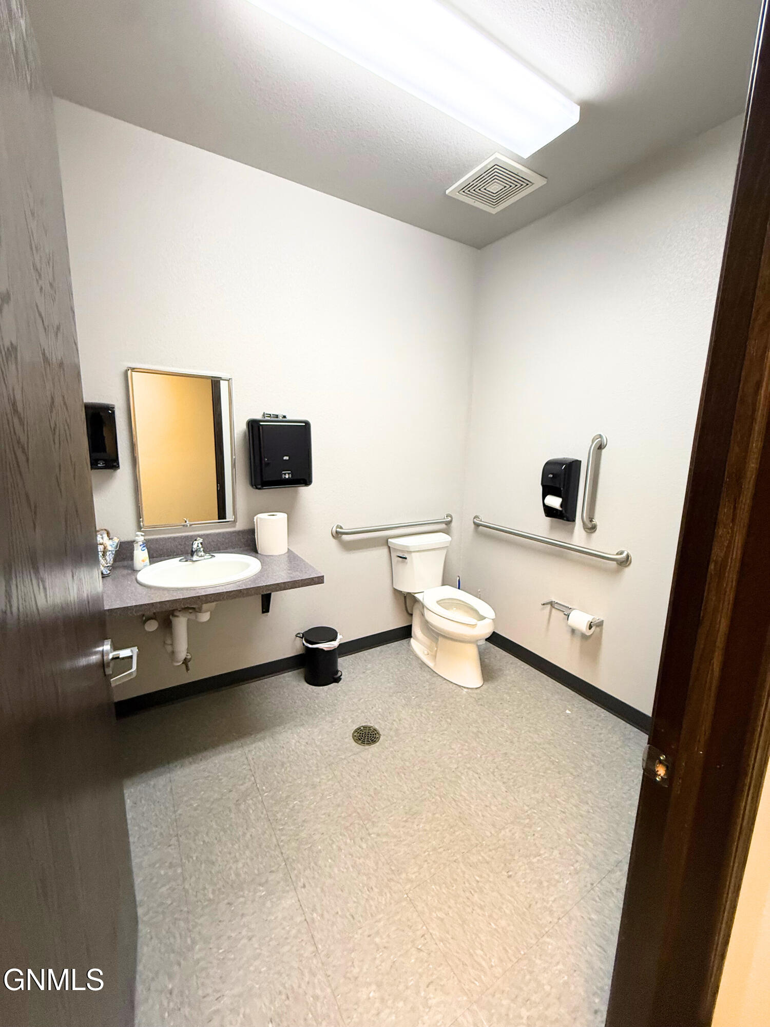 main property photo 29