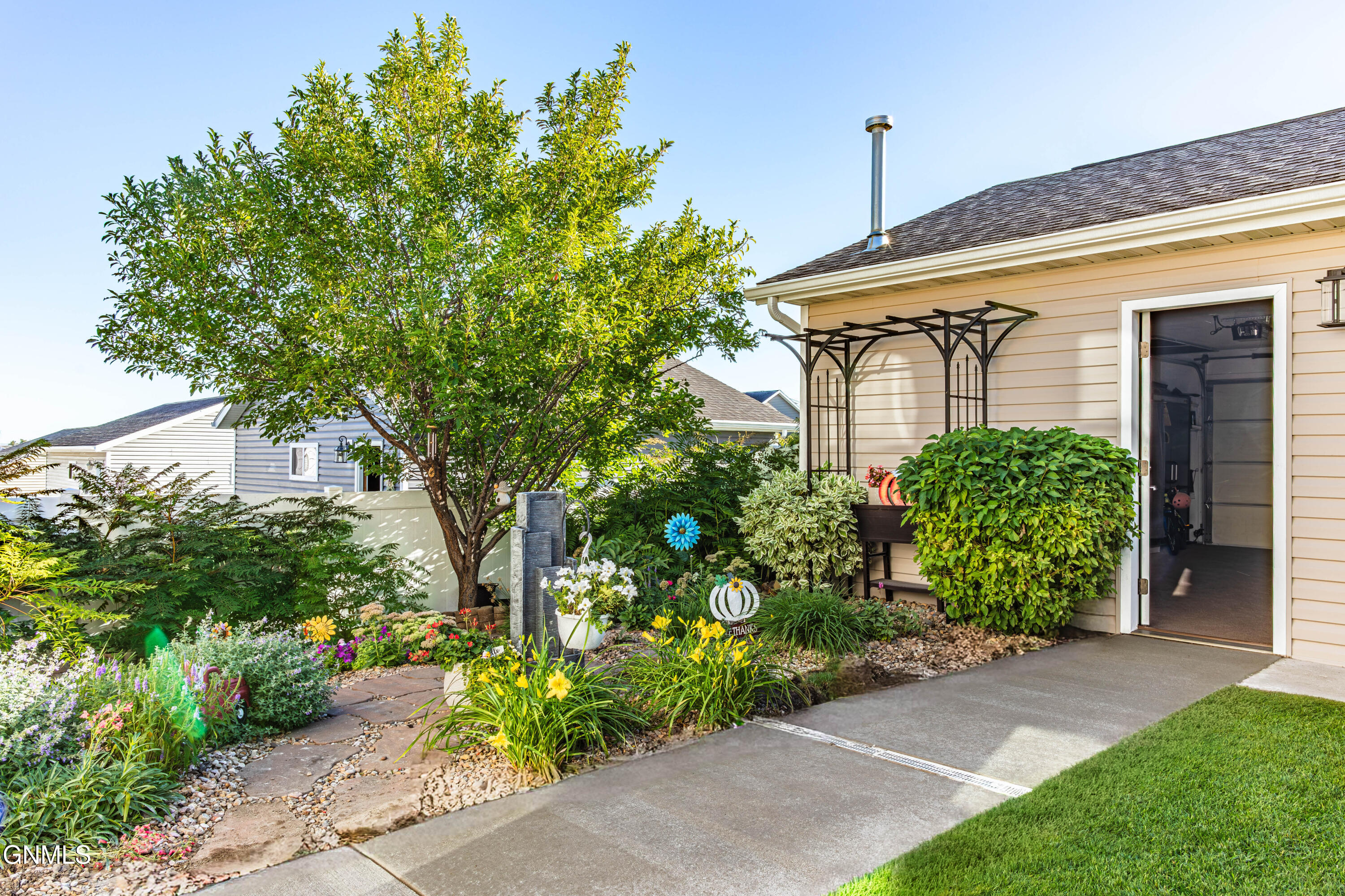 main property photo 78
