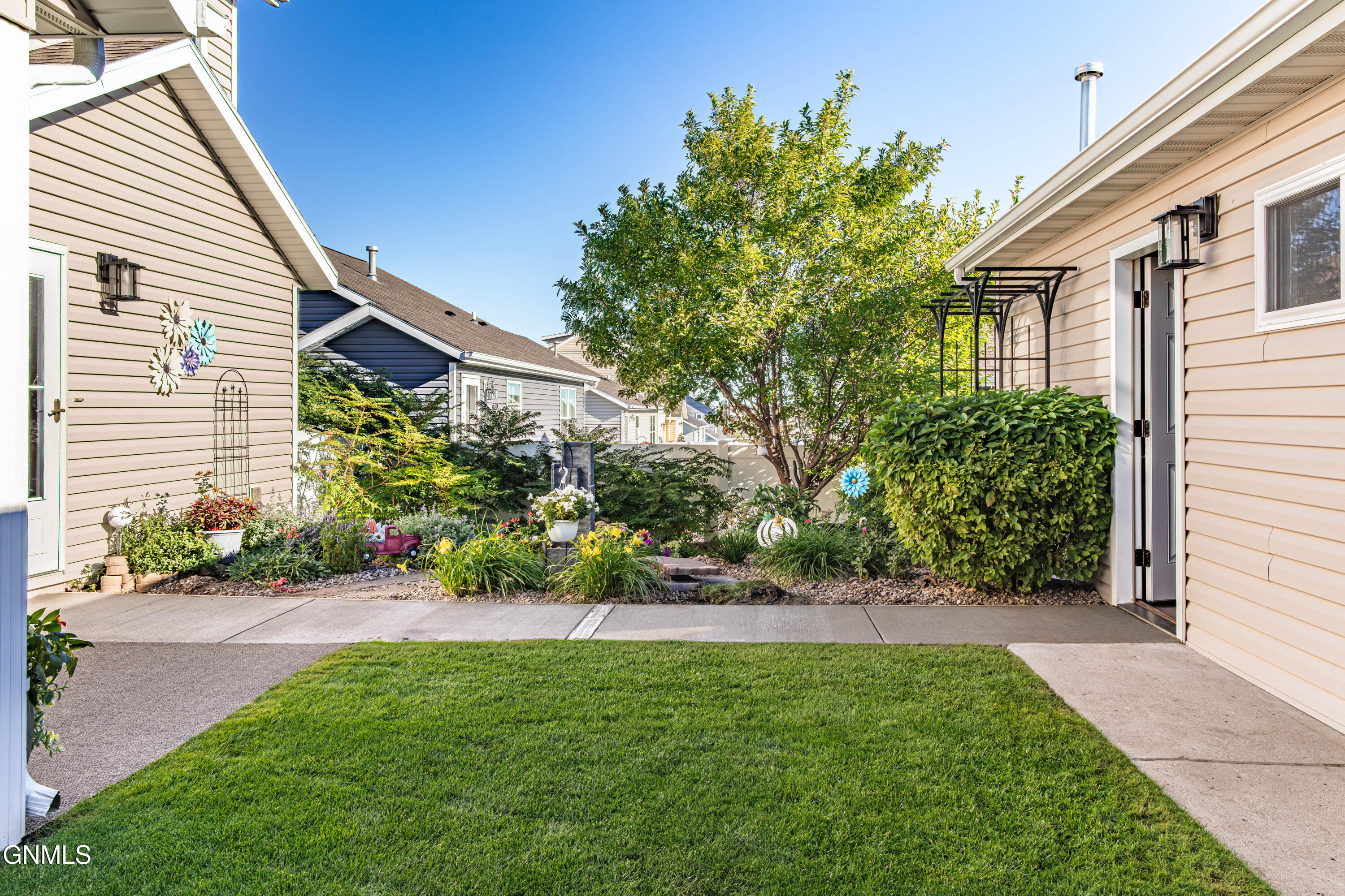 main property photo 79