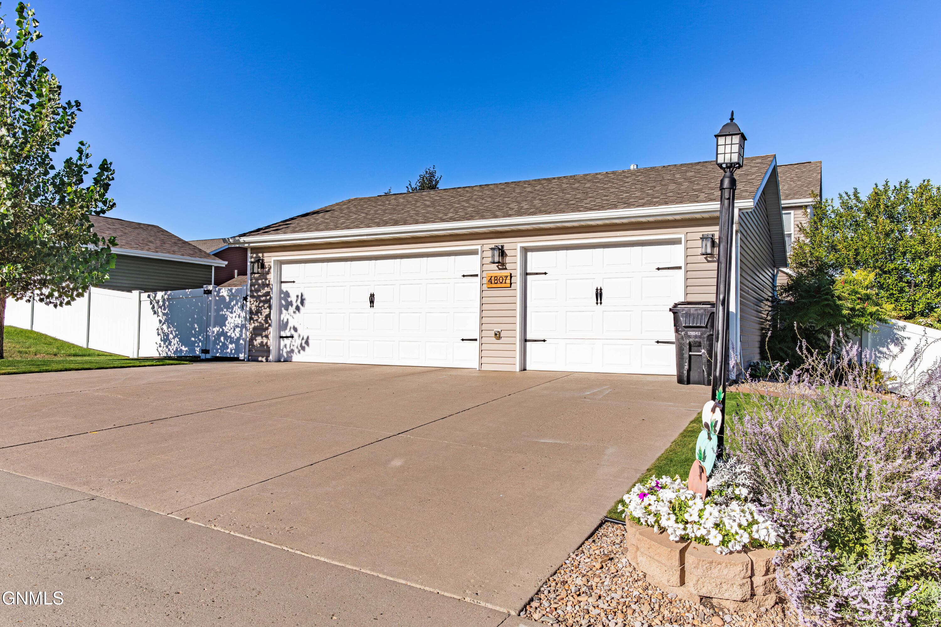 main property photo 94