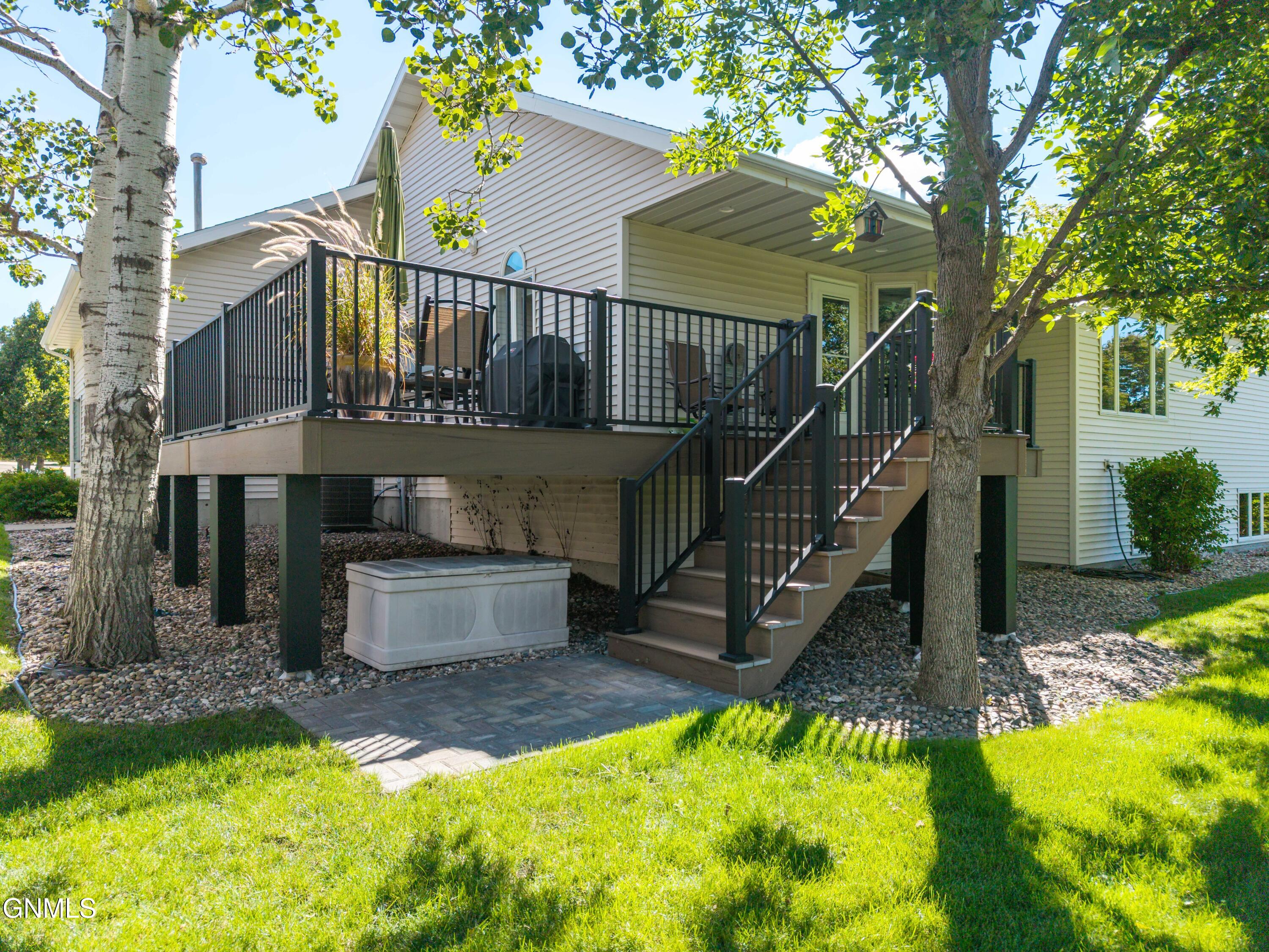 main property photo 30