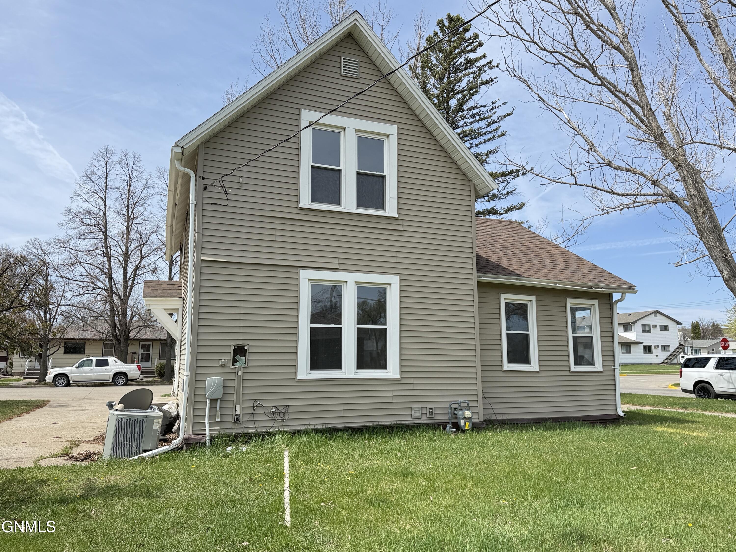 main property photo 13