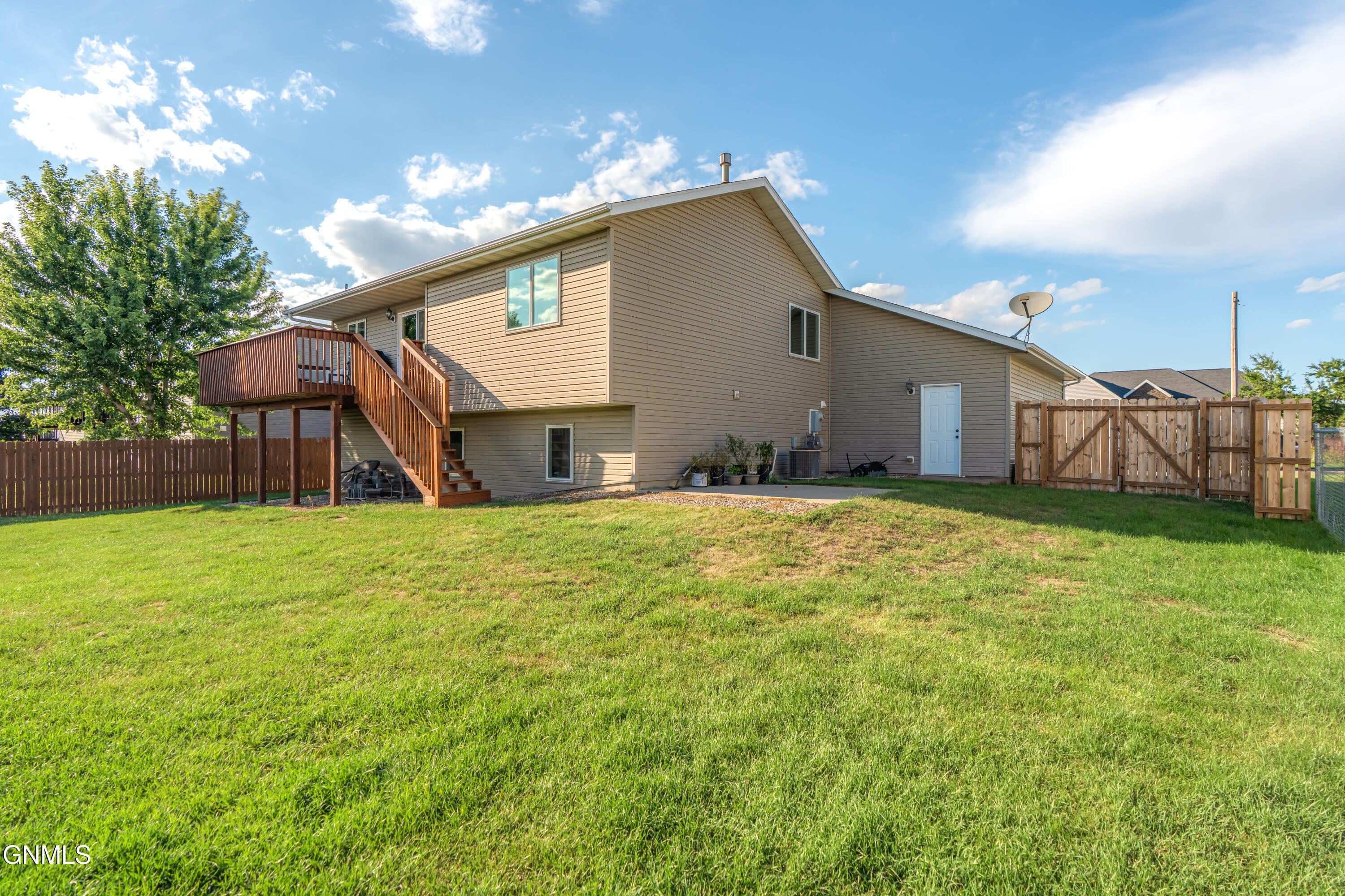 main property photo 37