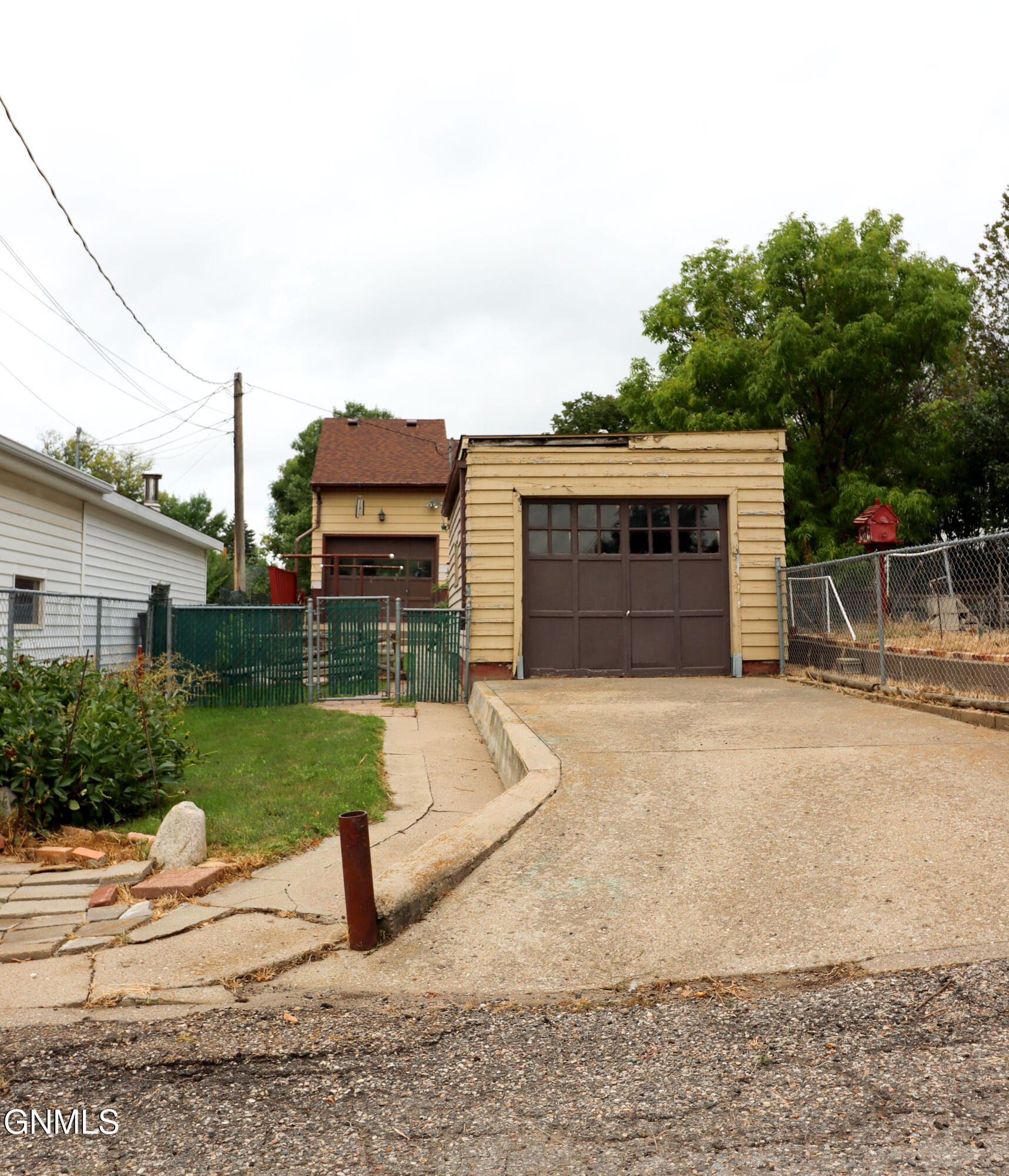 main property photo 12