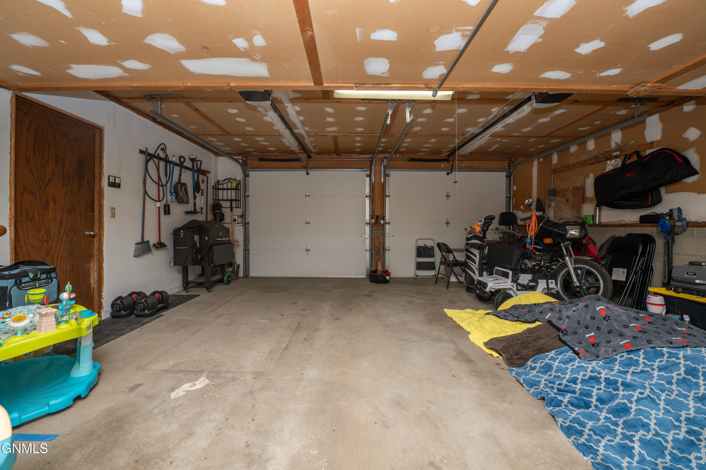 main property photo 40