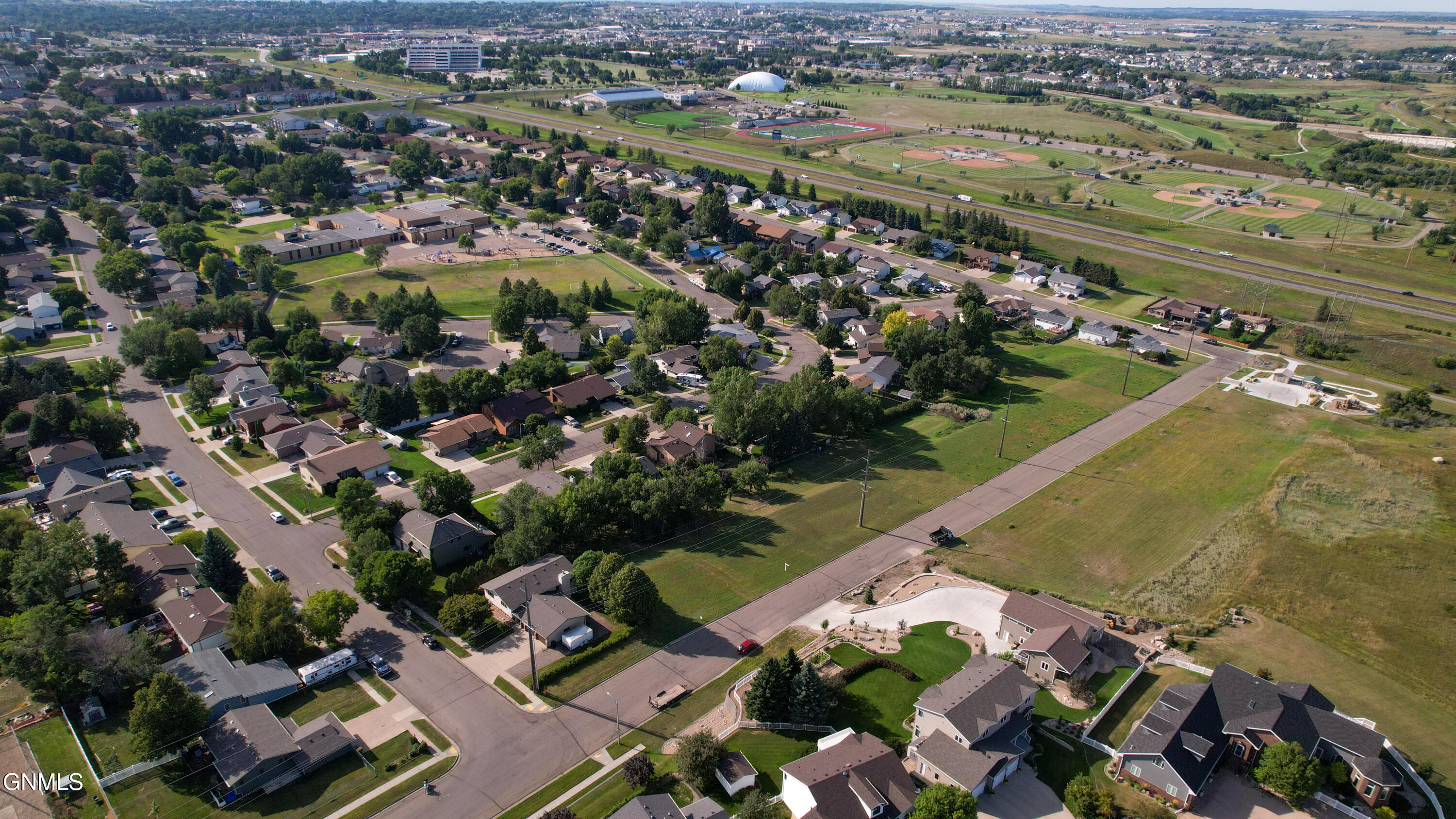 main property photo 8