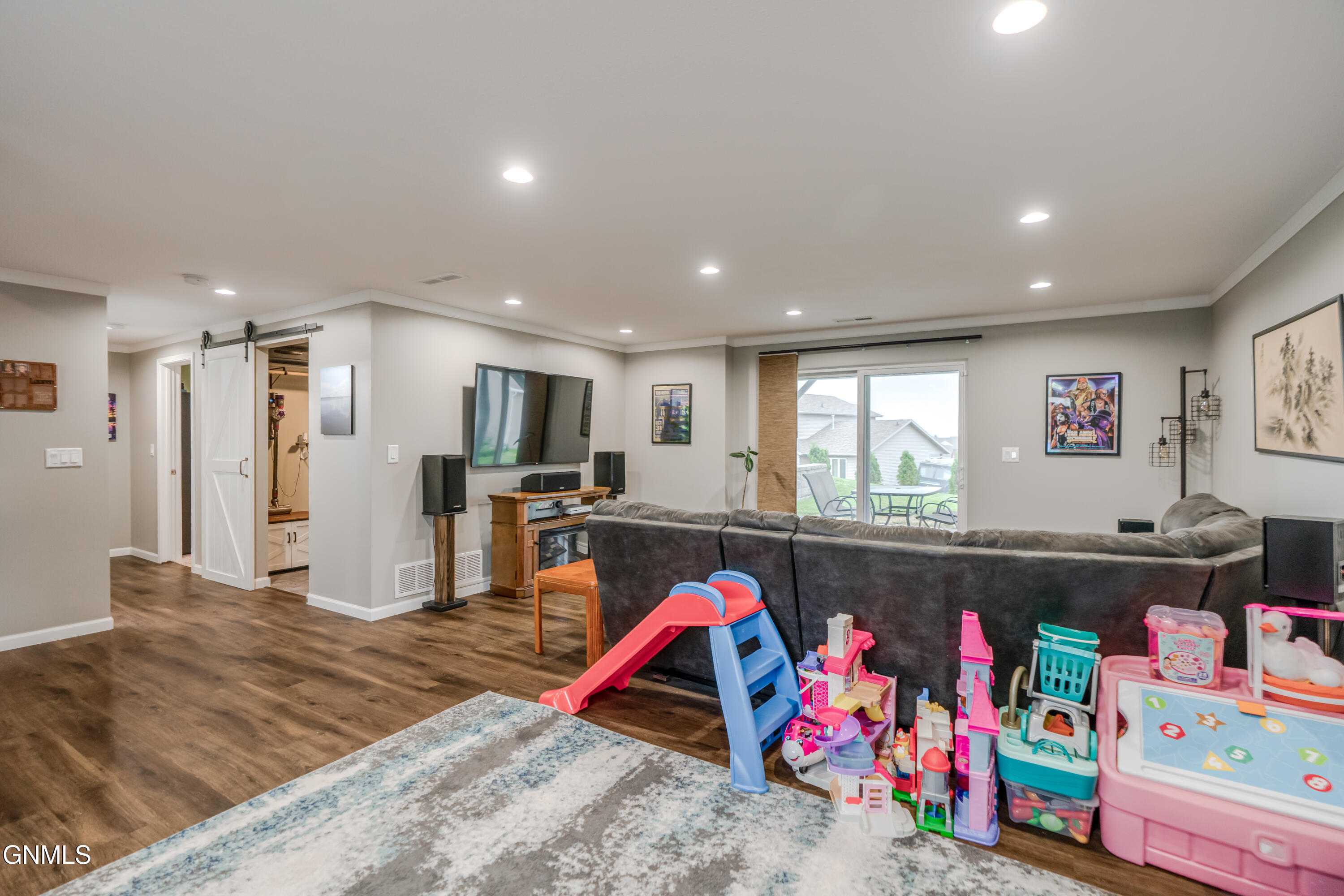 main property photo 50