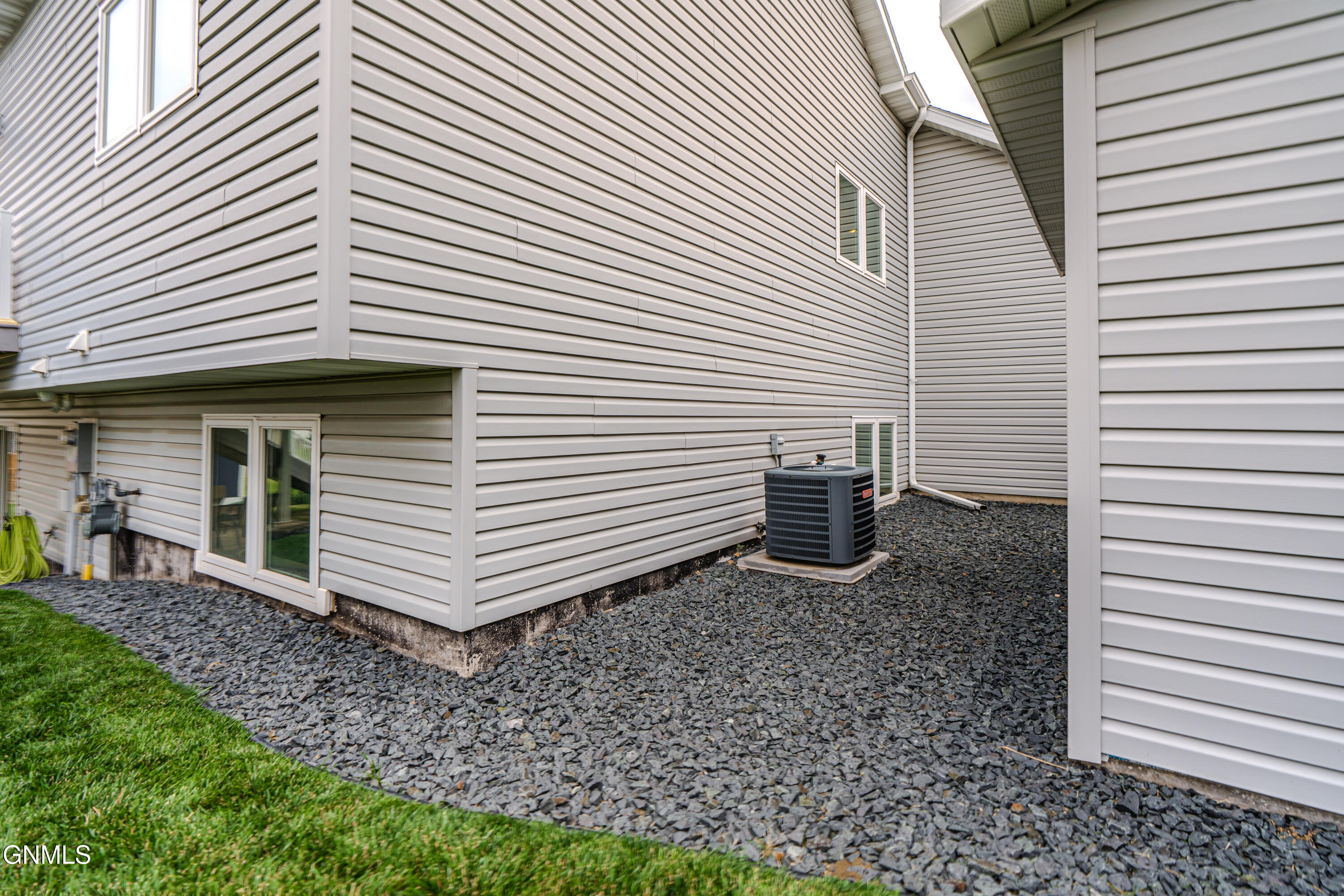 main property photo 78