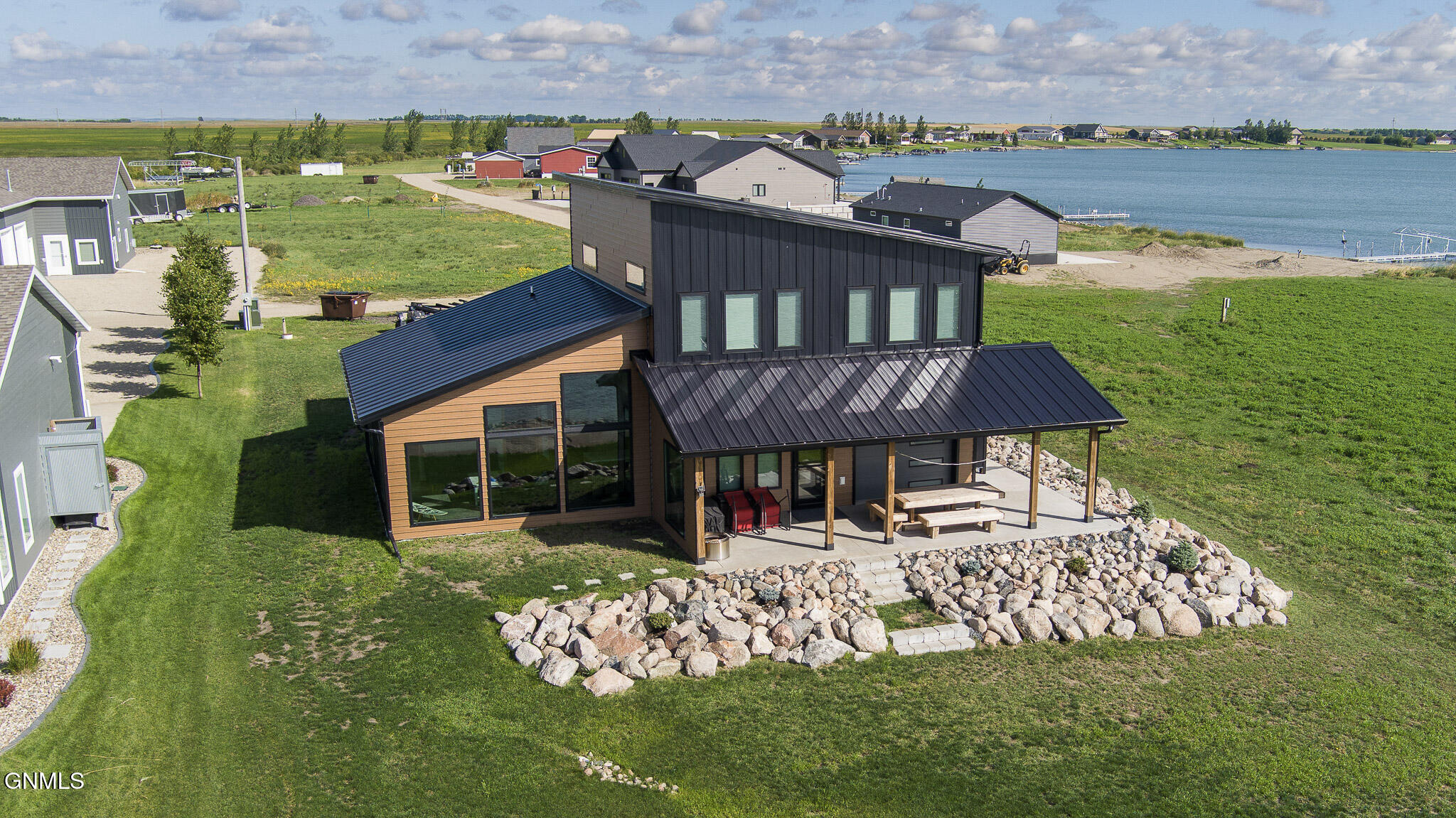 main property photo 41
