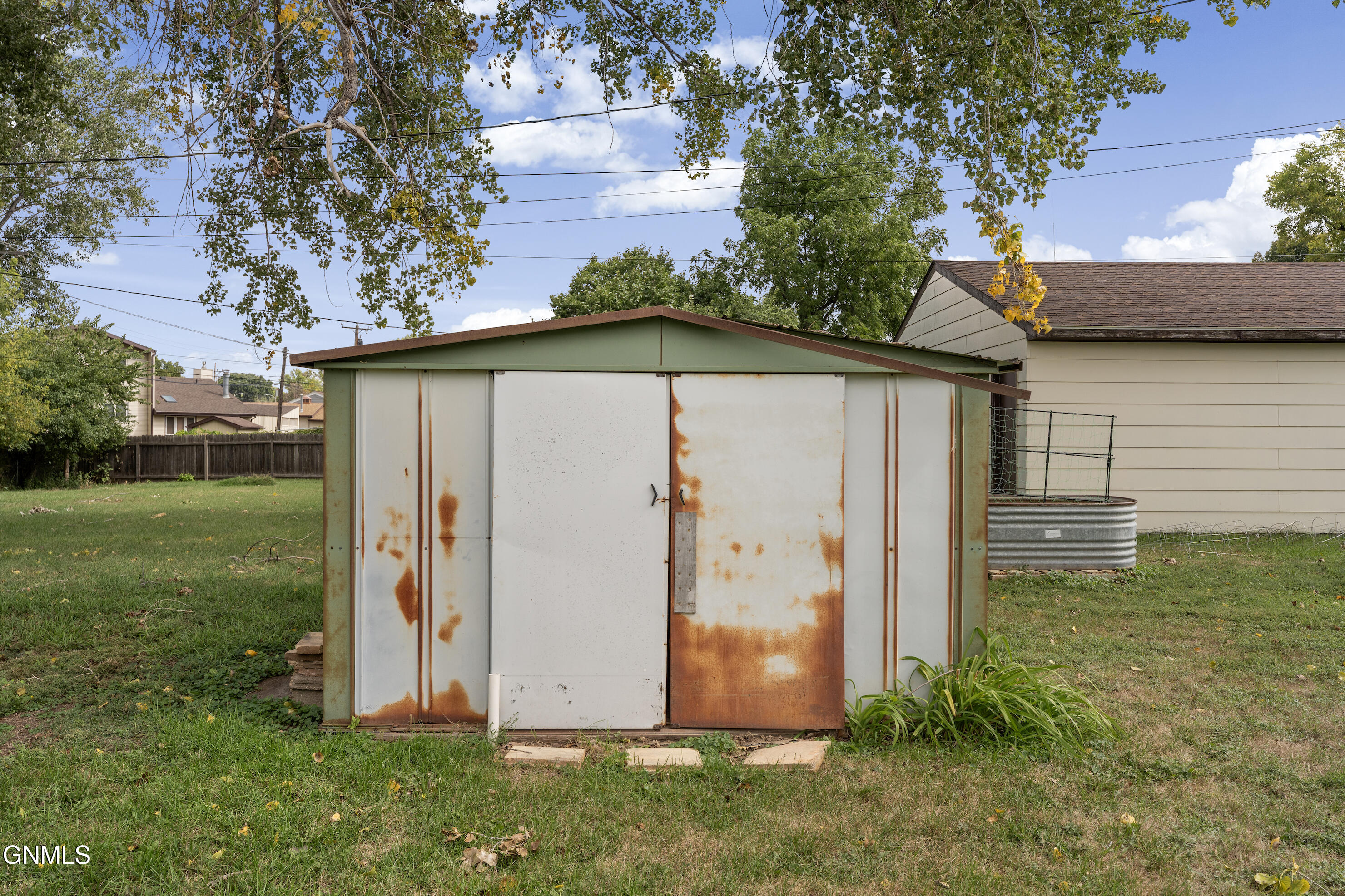 main property photo 13