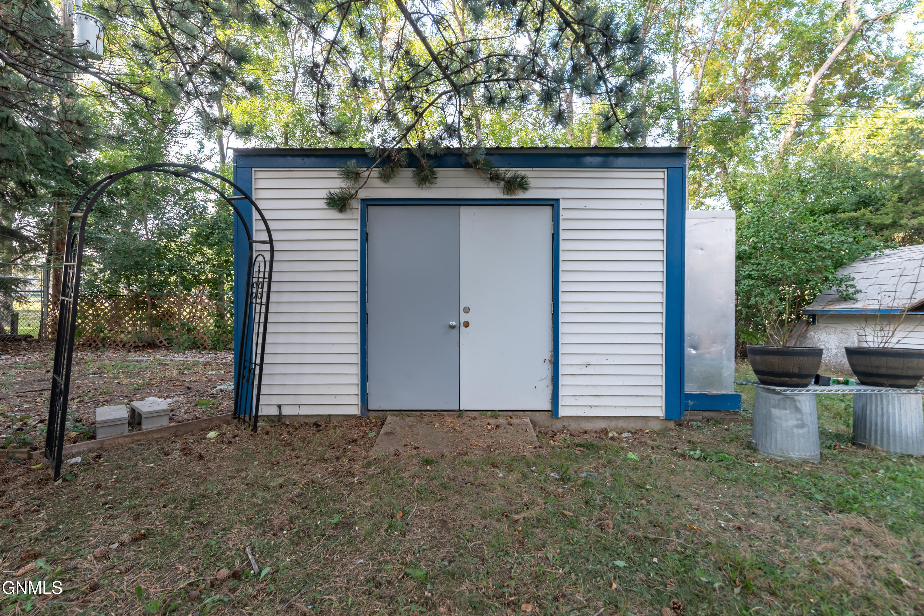 main property photo 27