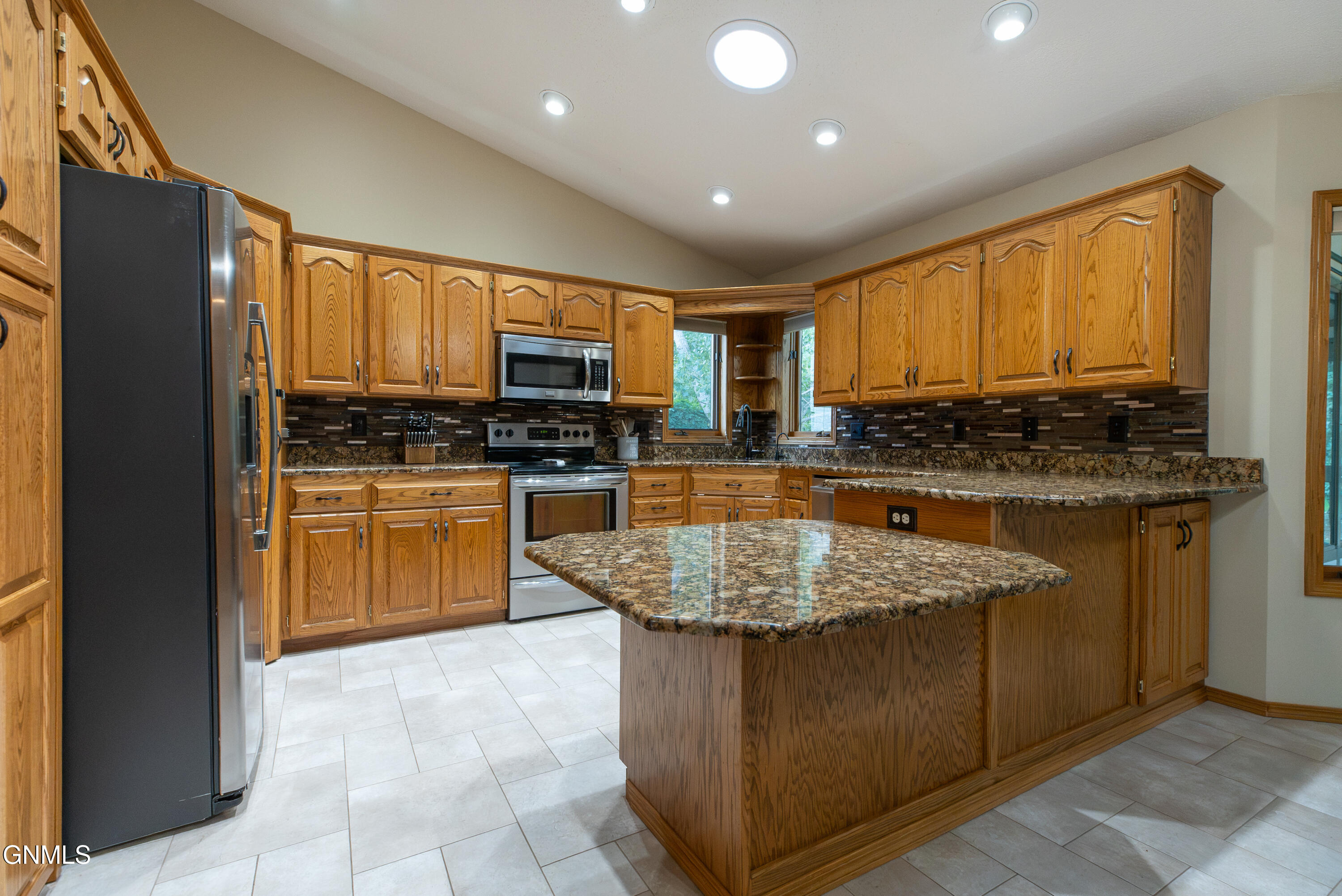 main property photo 10