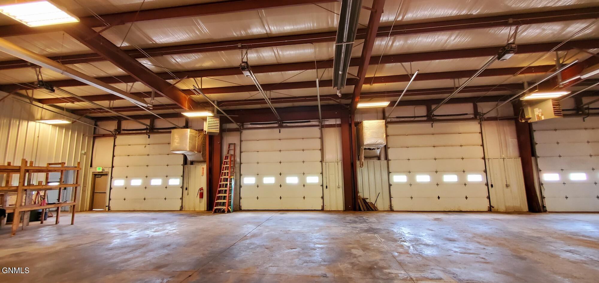 main property photo 17
