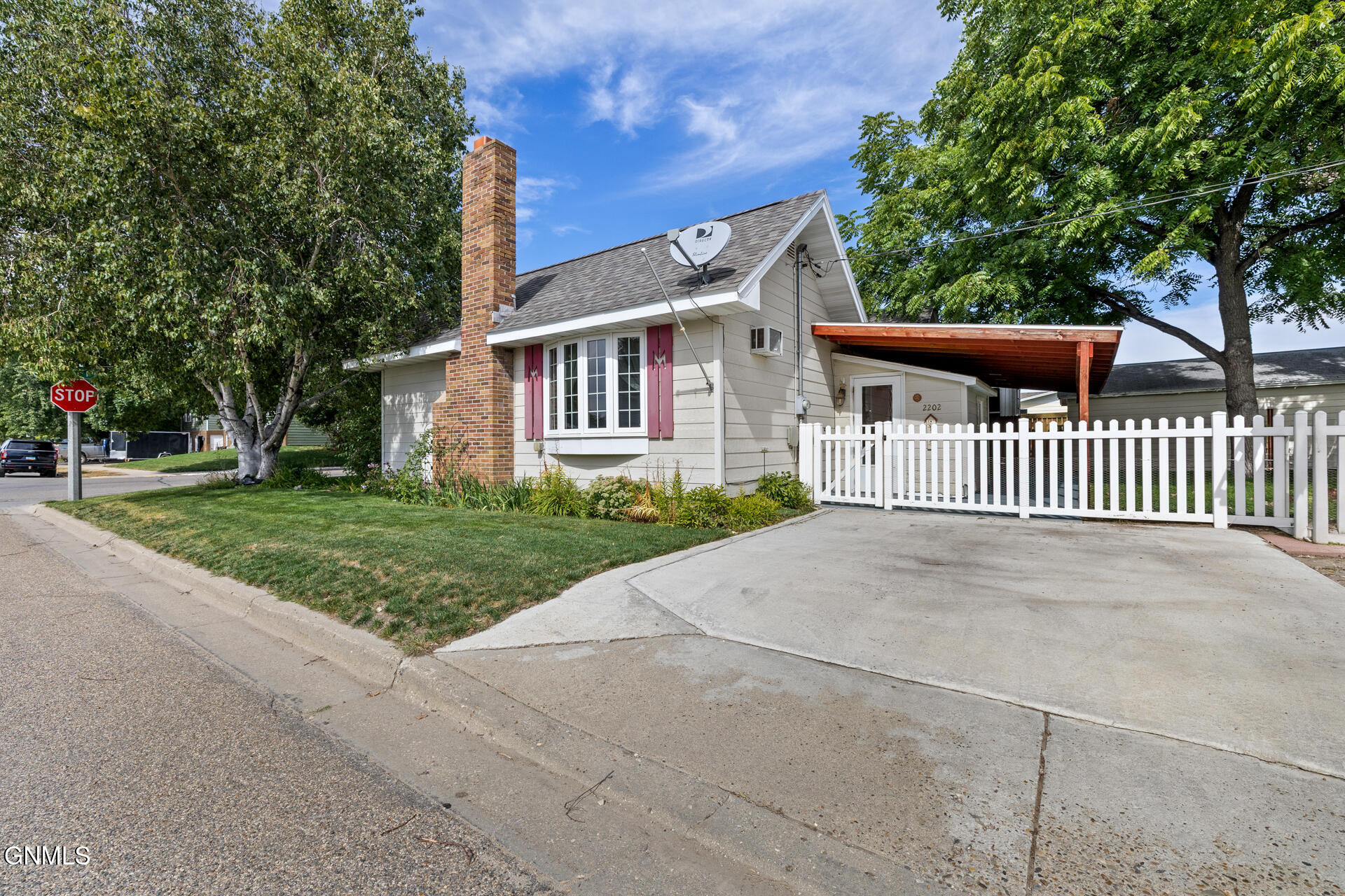 main property photo 28