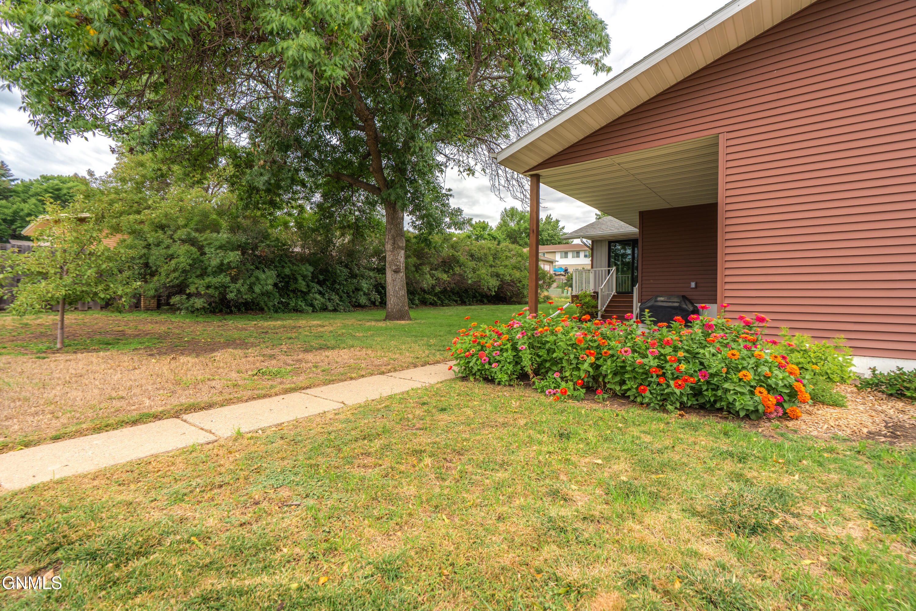 main property photo 74