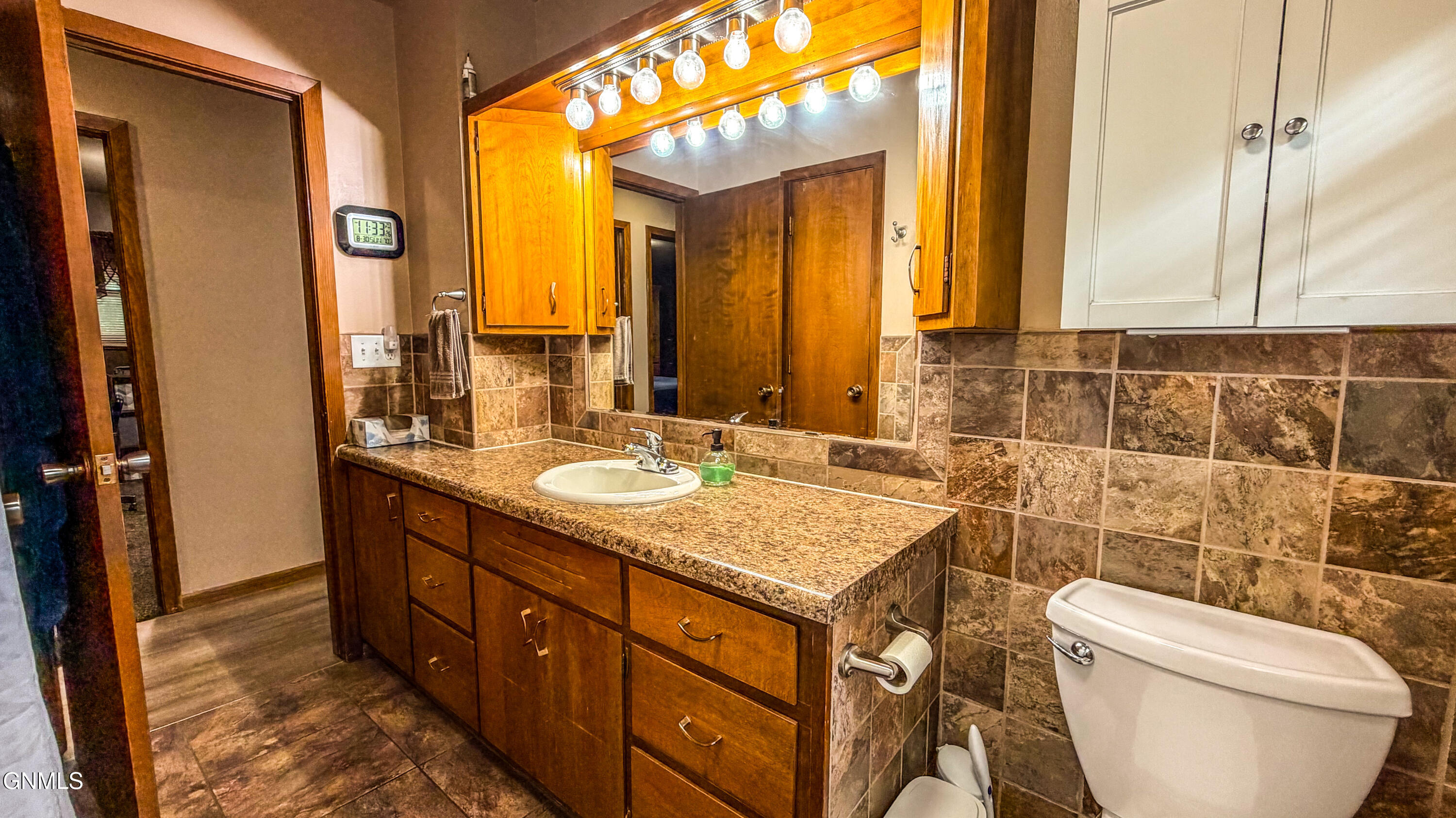 main property photo 16