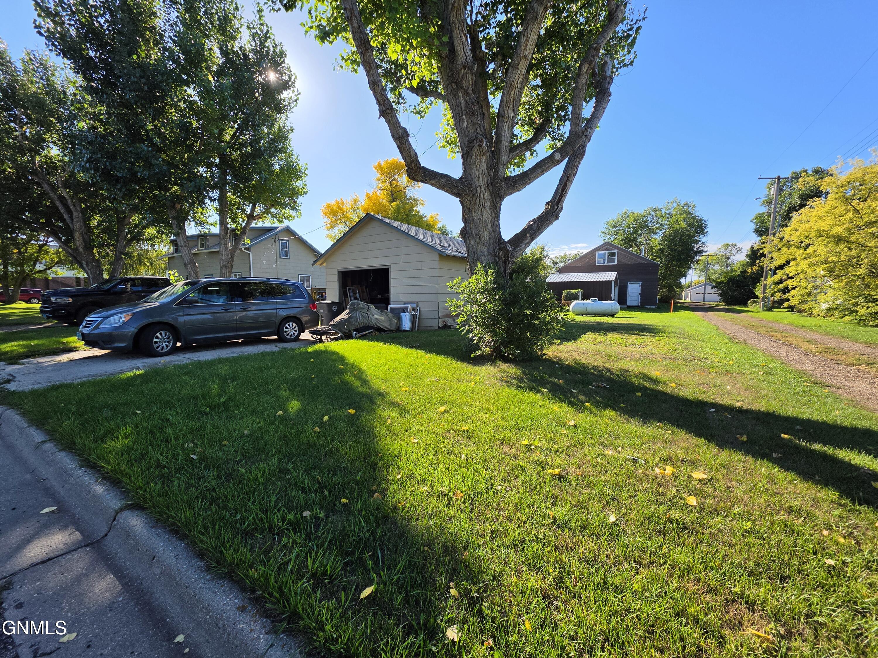 main property photo 13